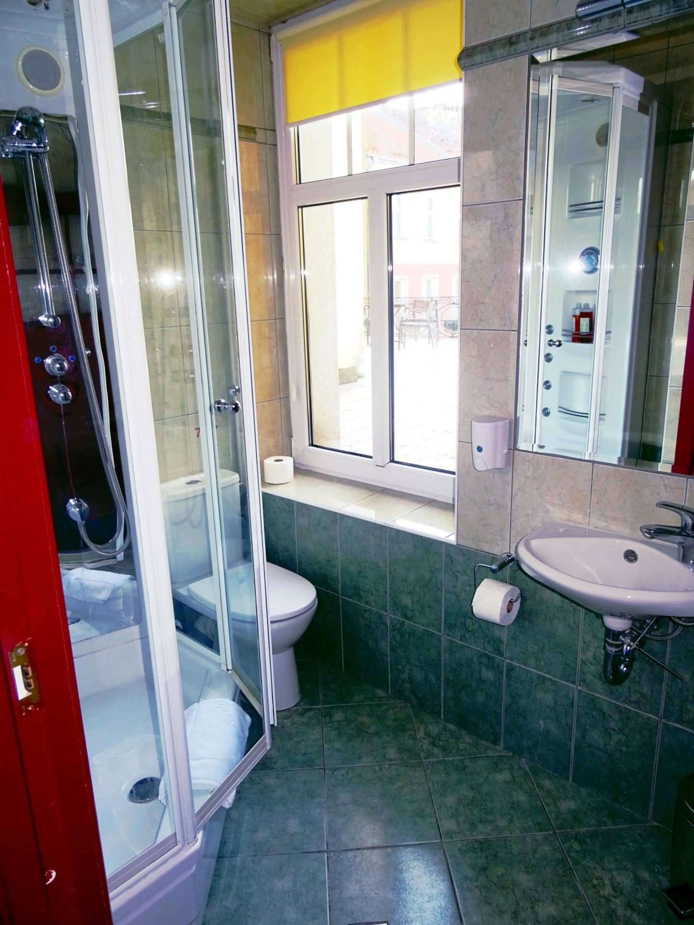 Photo of the whole room in Hotel Bartis