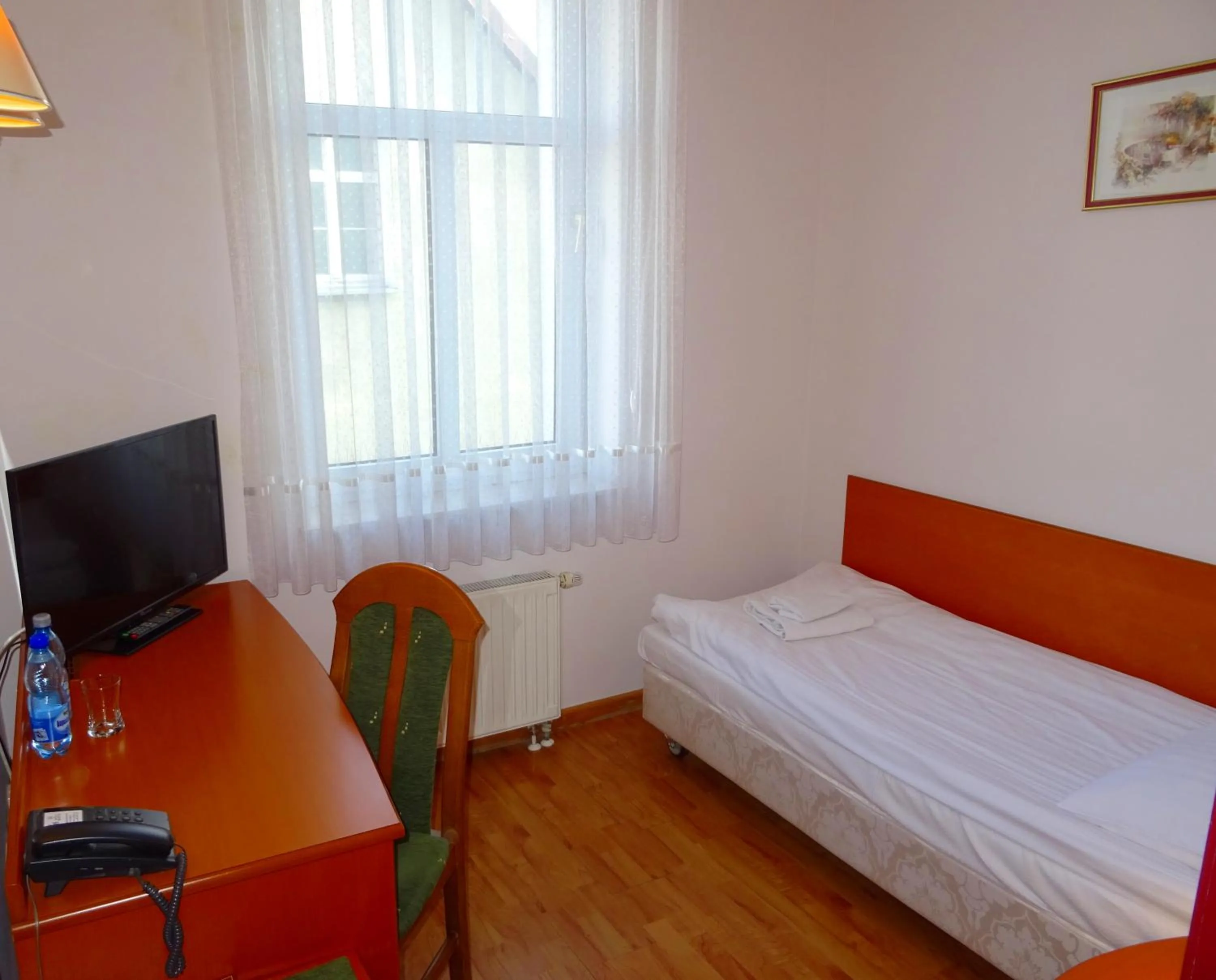 Photo of the whole room, Bed in Hotel Bartis