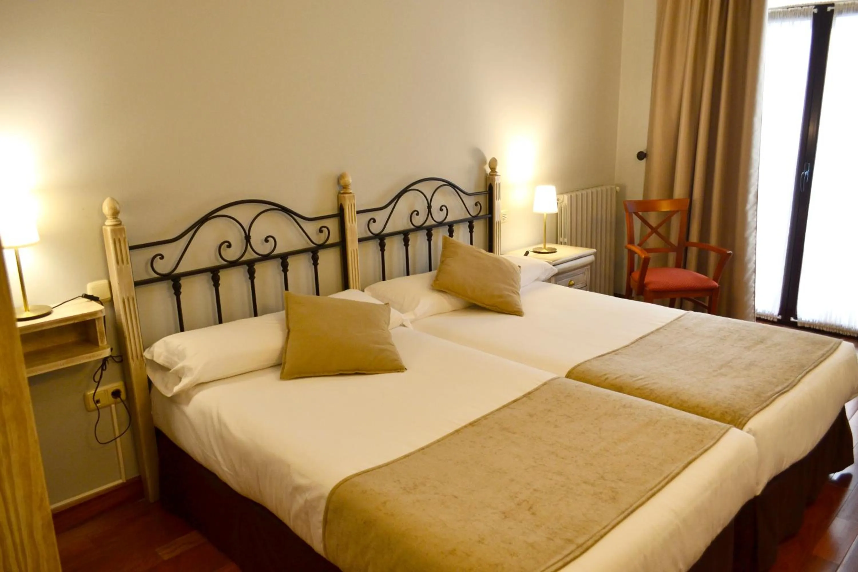 Photo of the whole room, Bed in Hotel Alda Vía León