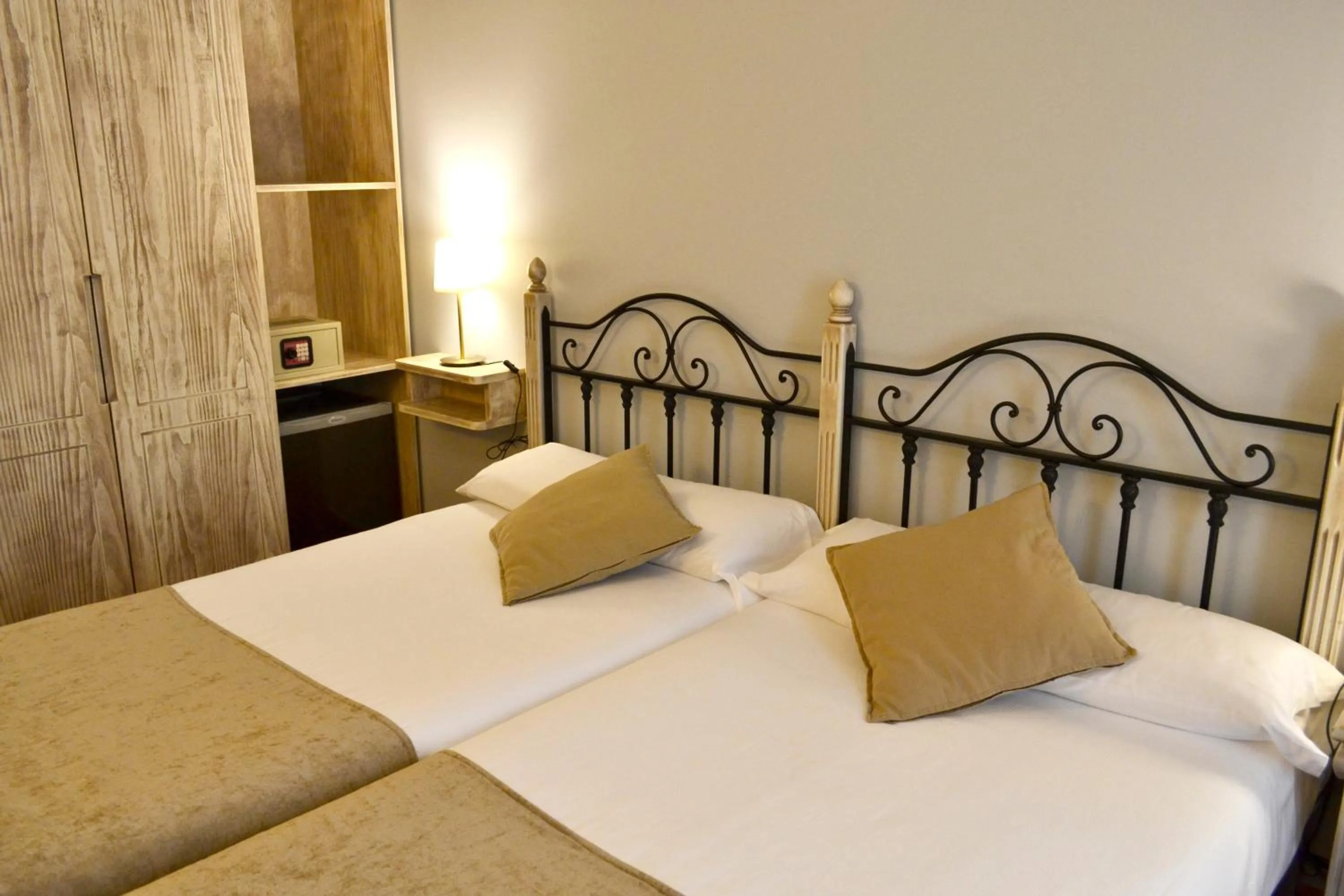 Bedroom, Bed in Hotel Alda Vía León