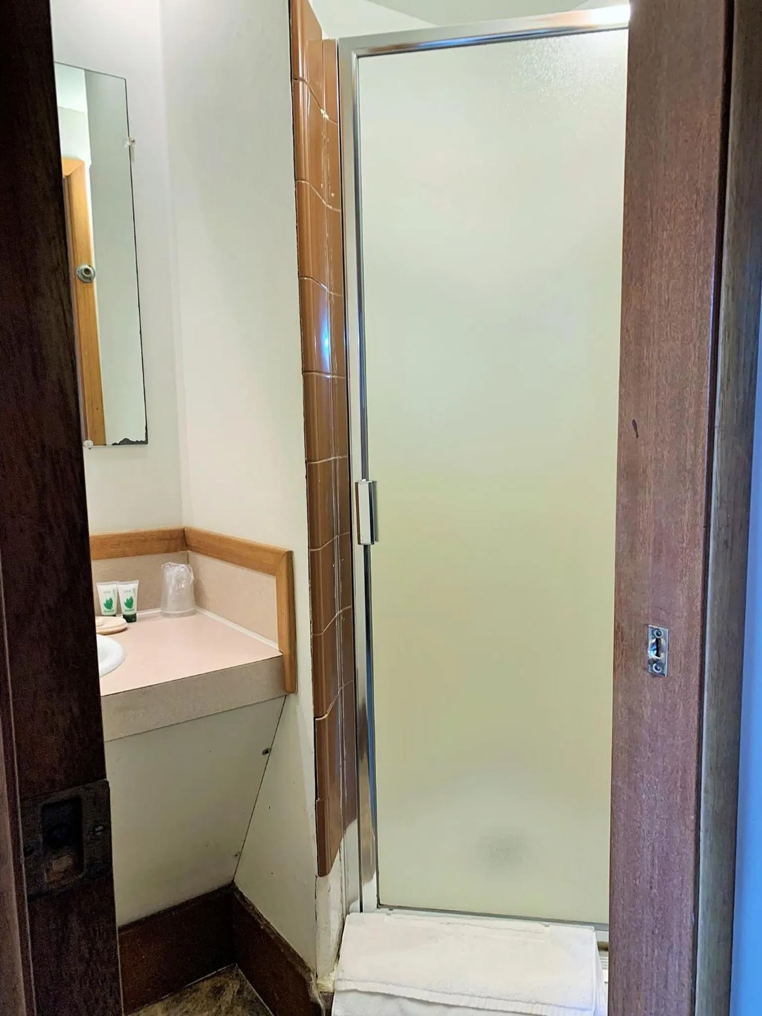 Shower in Breakers Boutique Inn