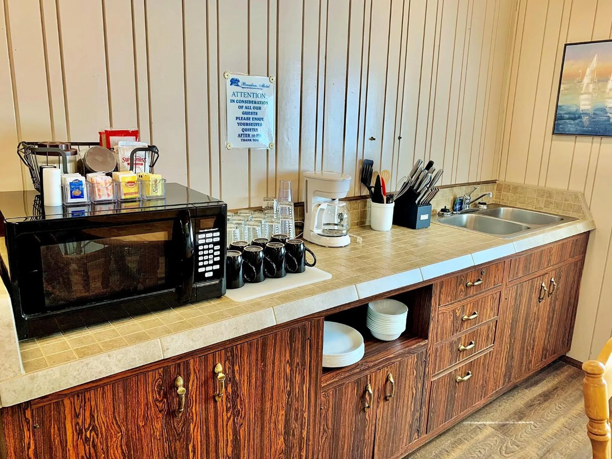 kitchen in Breakers Boutique Inn