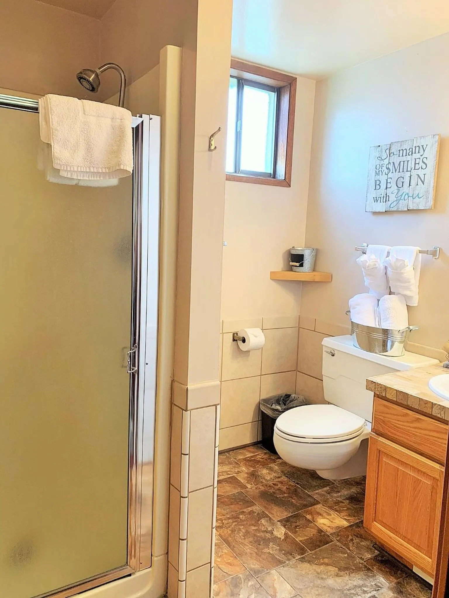 Shower in Breakers Boutique Inn