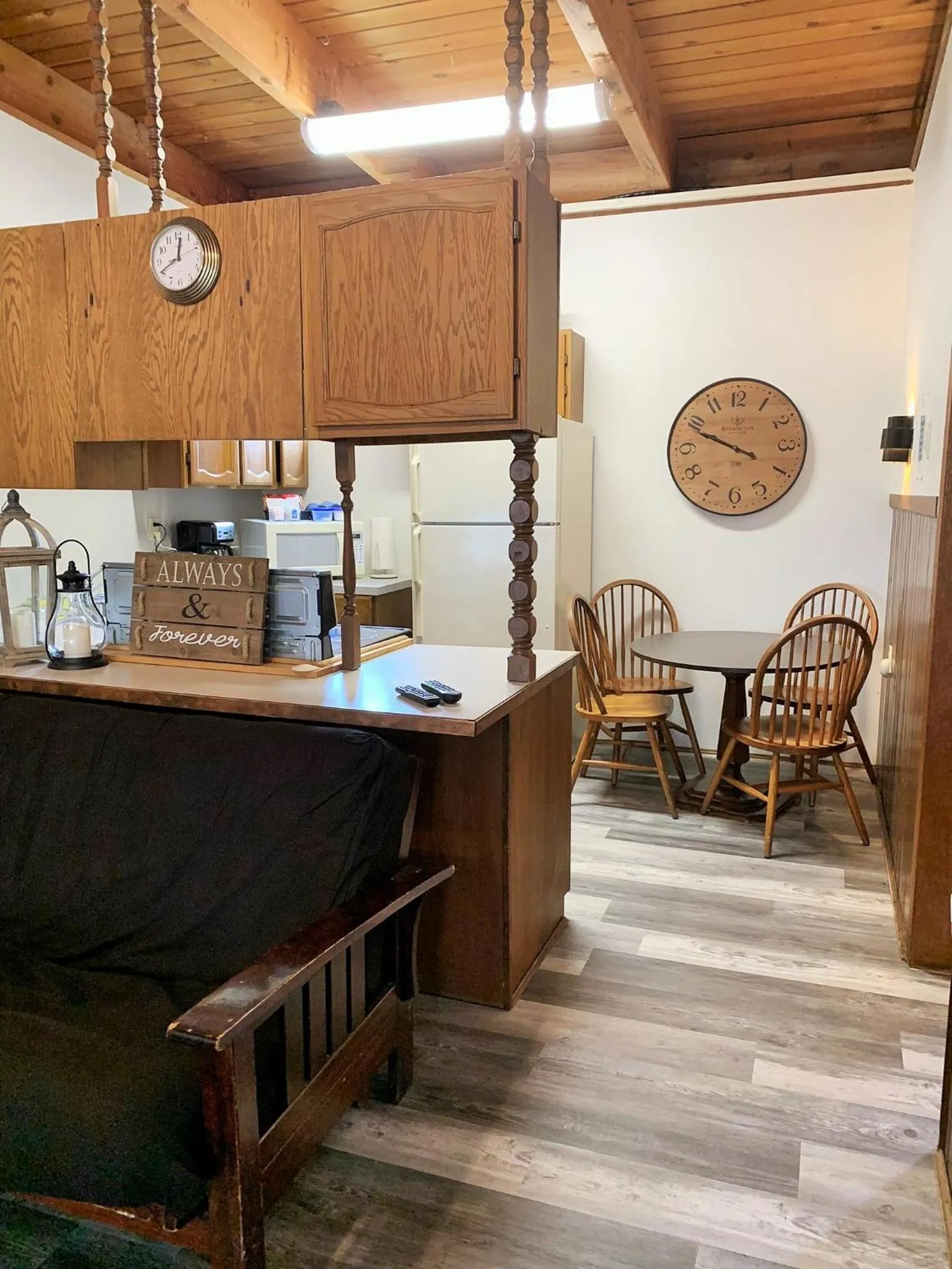 Kitchen or kitchenette in Breakers Boutique Inn