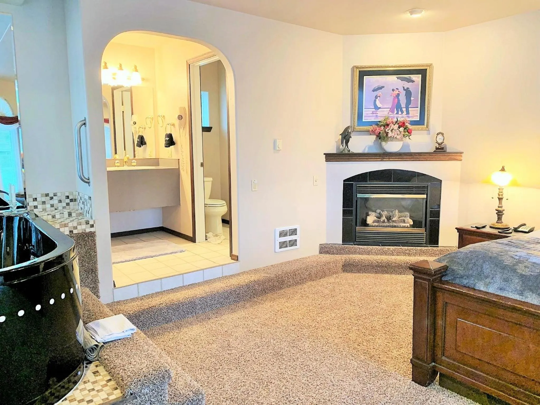 Bed in Breakers Boutique Inn