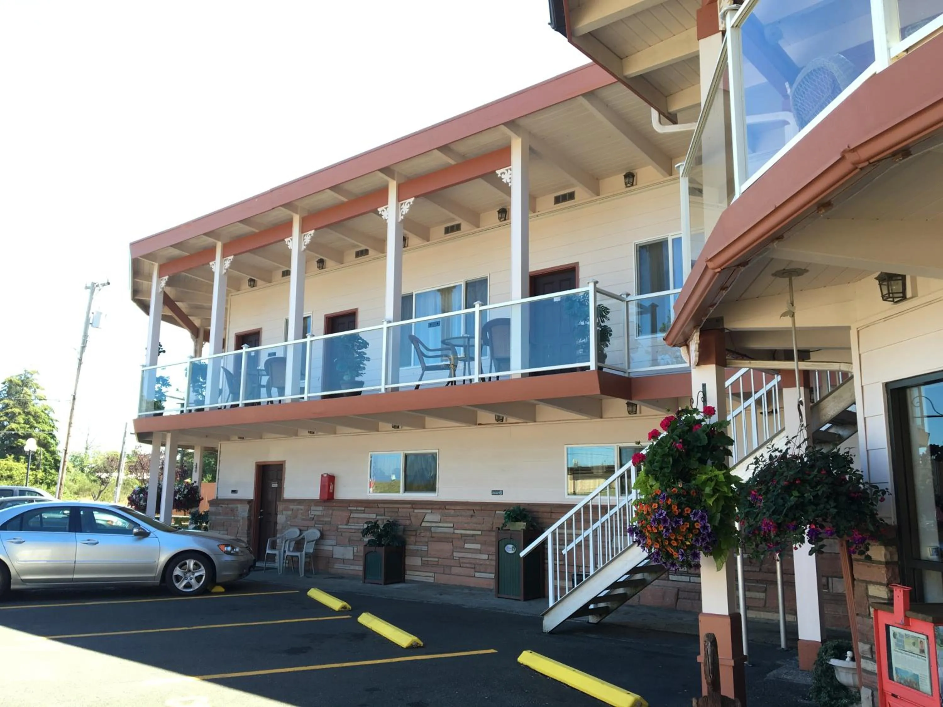 Property building in Breakers Boutique Inn