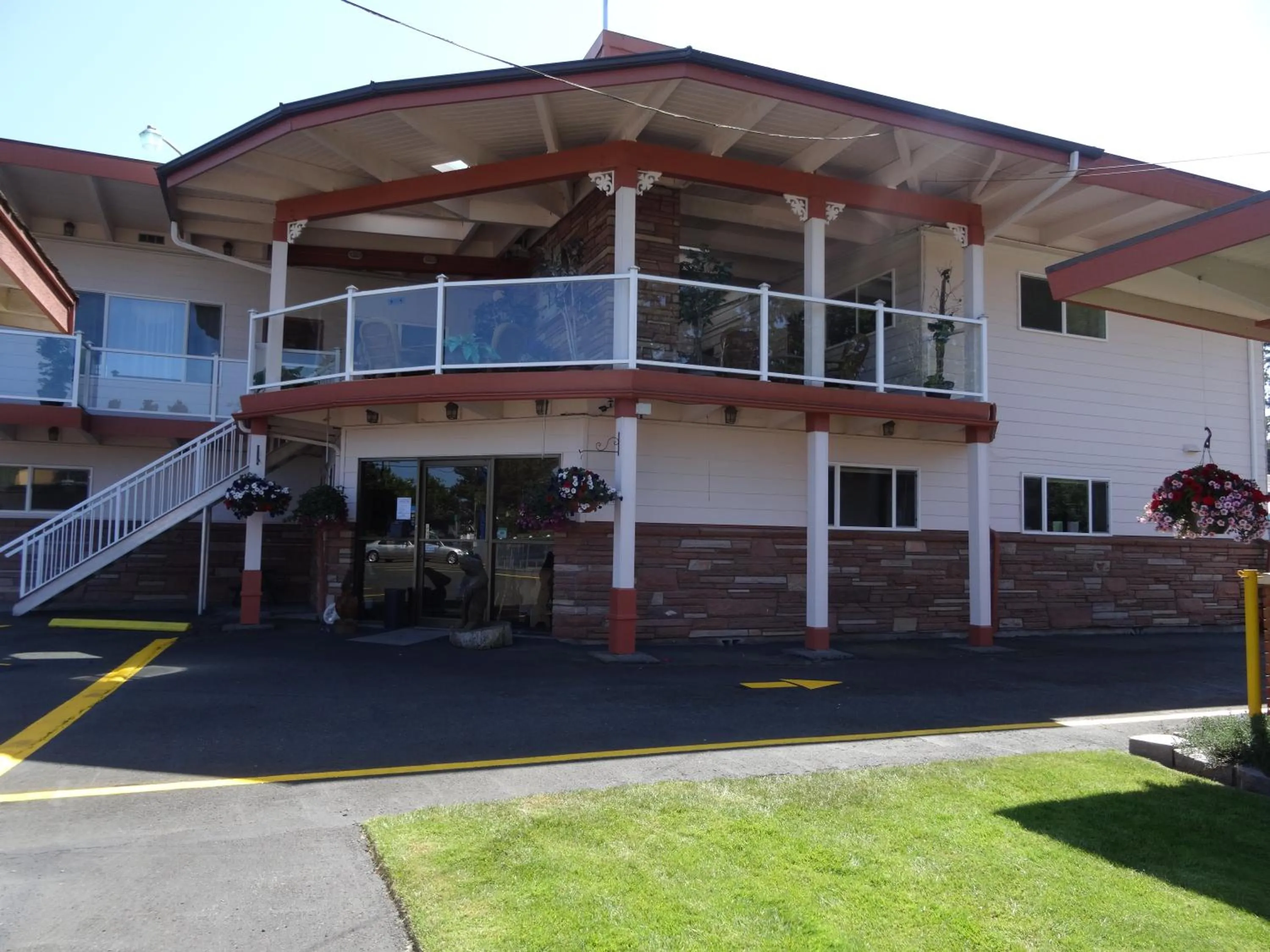 Facade/entrance in Breakers Boutique Inn