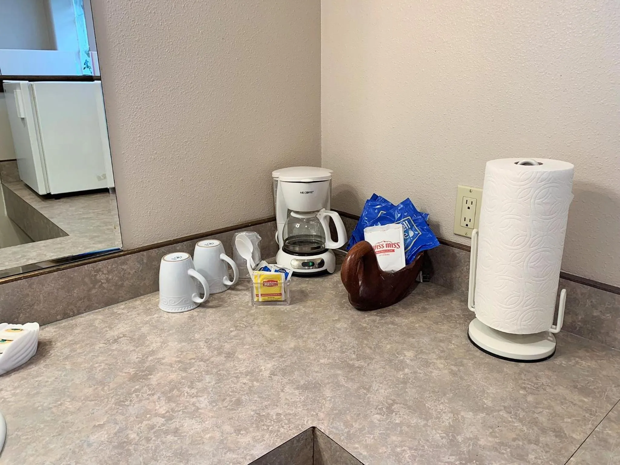 Coffee/tea facilities in Breakers Boutique Inn