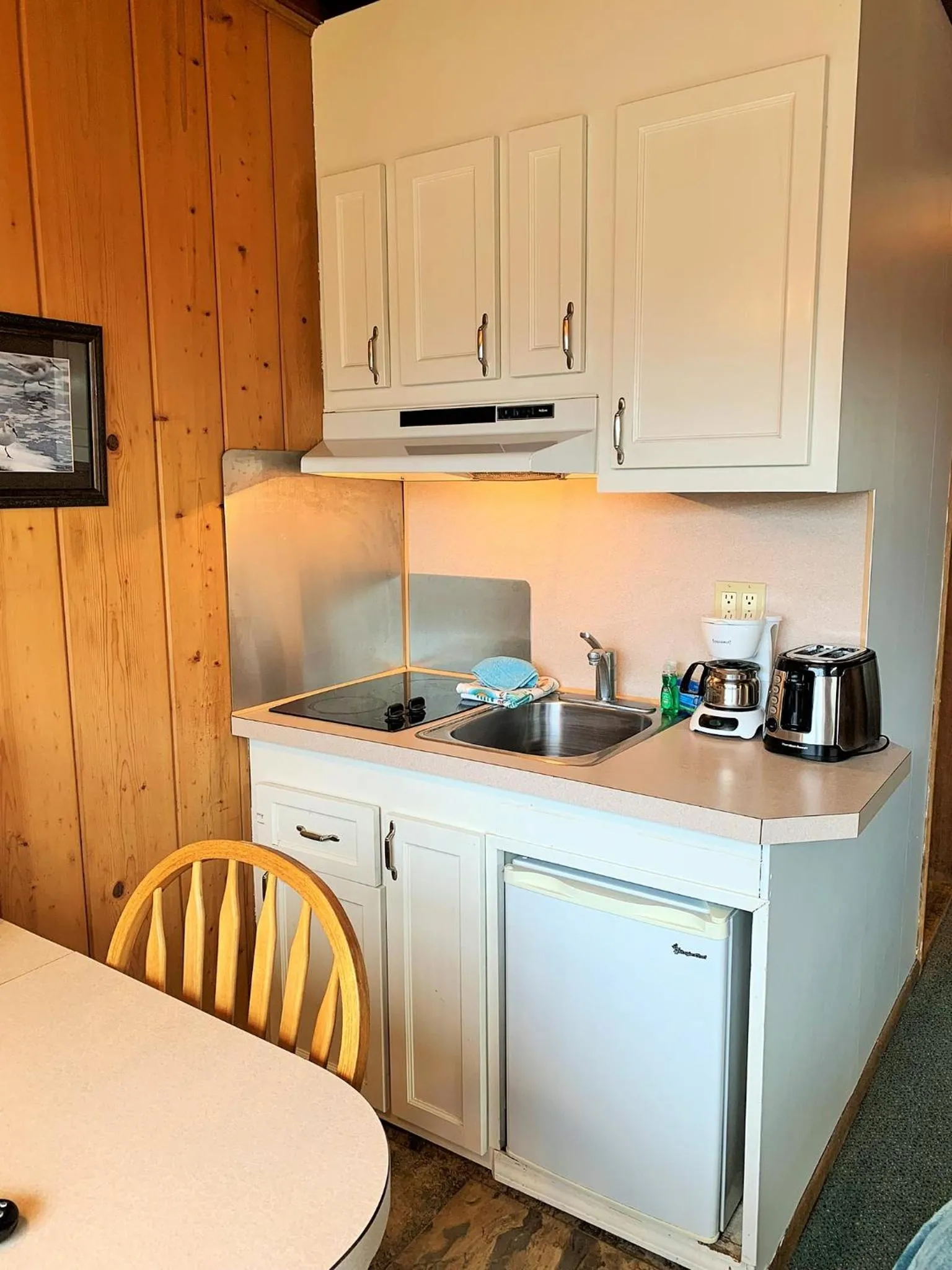 Coffee/tea facilities in Breakers Boutique Inn