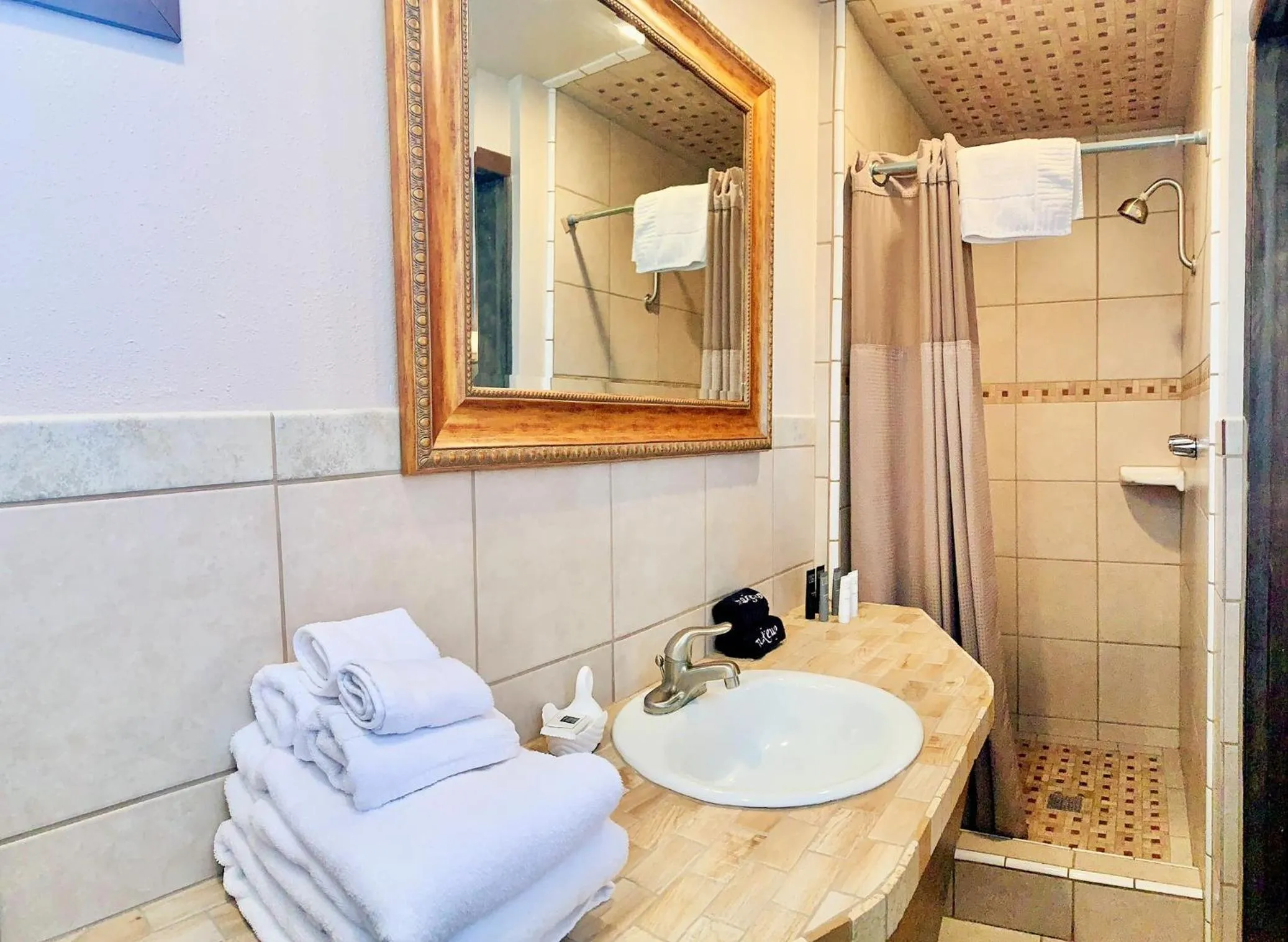 Shower in Breakers Boutique Inn