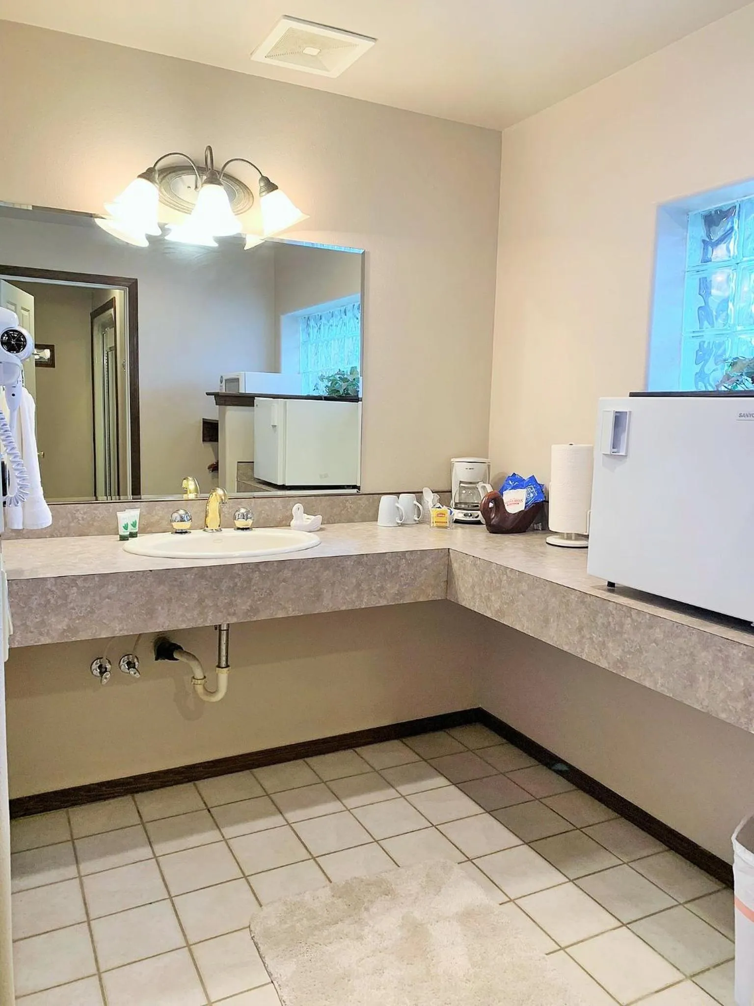 Bathroom in Breakers Boutique Inn