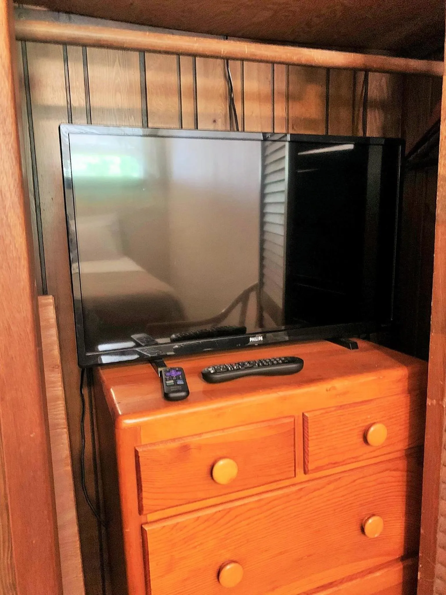 TV and multimedia in Breakers Boutique Inn