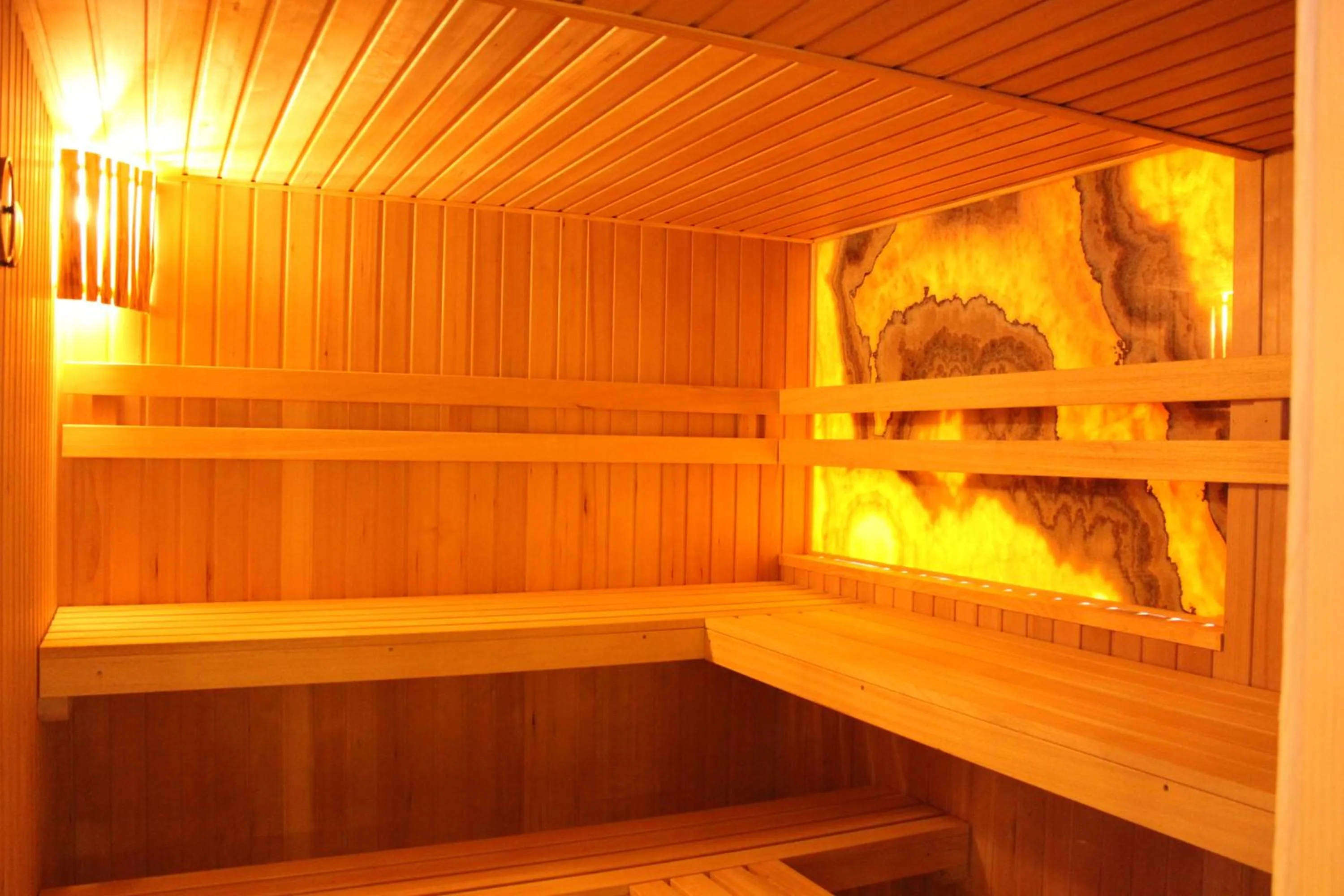 Swimming pool in Hotel Bärenstüberl