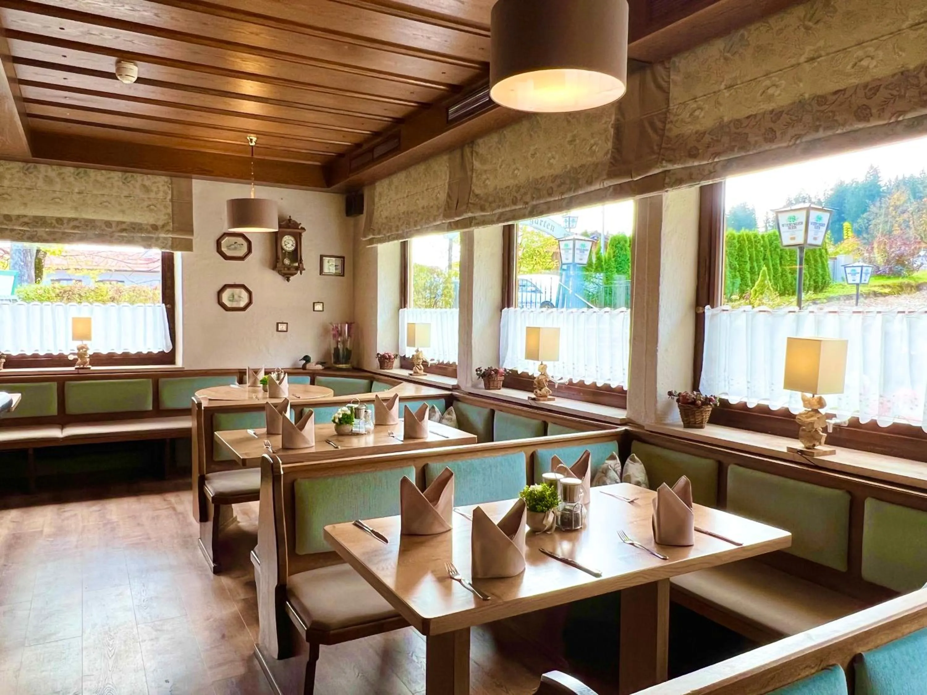 Restaurant/places to eat in Hotel Bärenstüberl