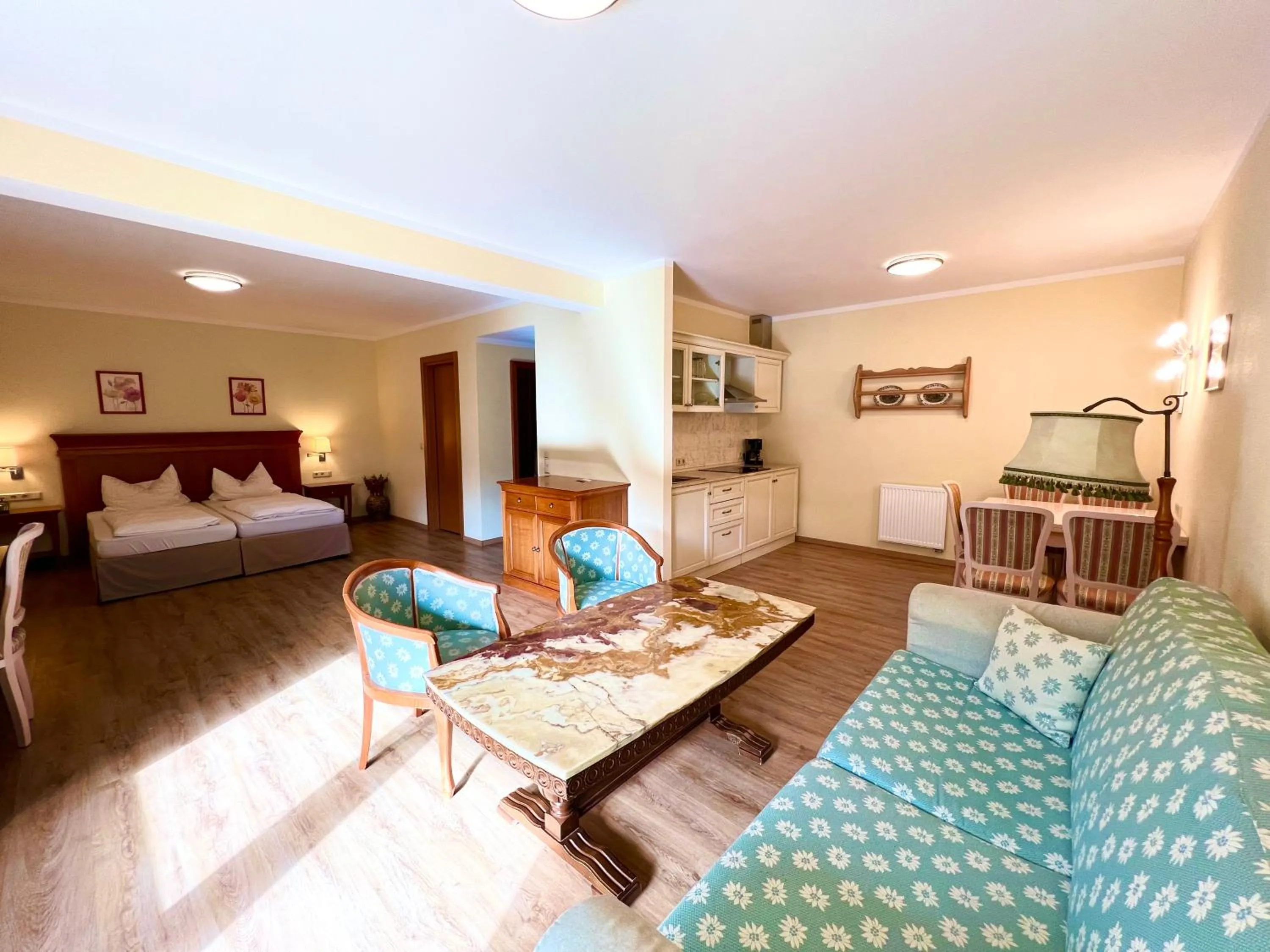 Living room, Bed in Hotel Bärenstüberl