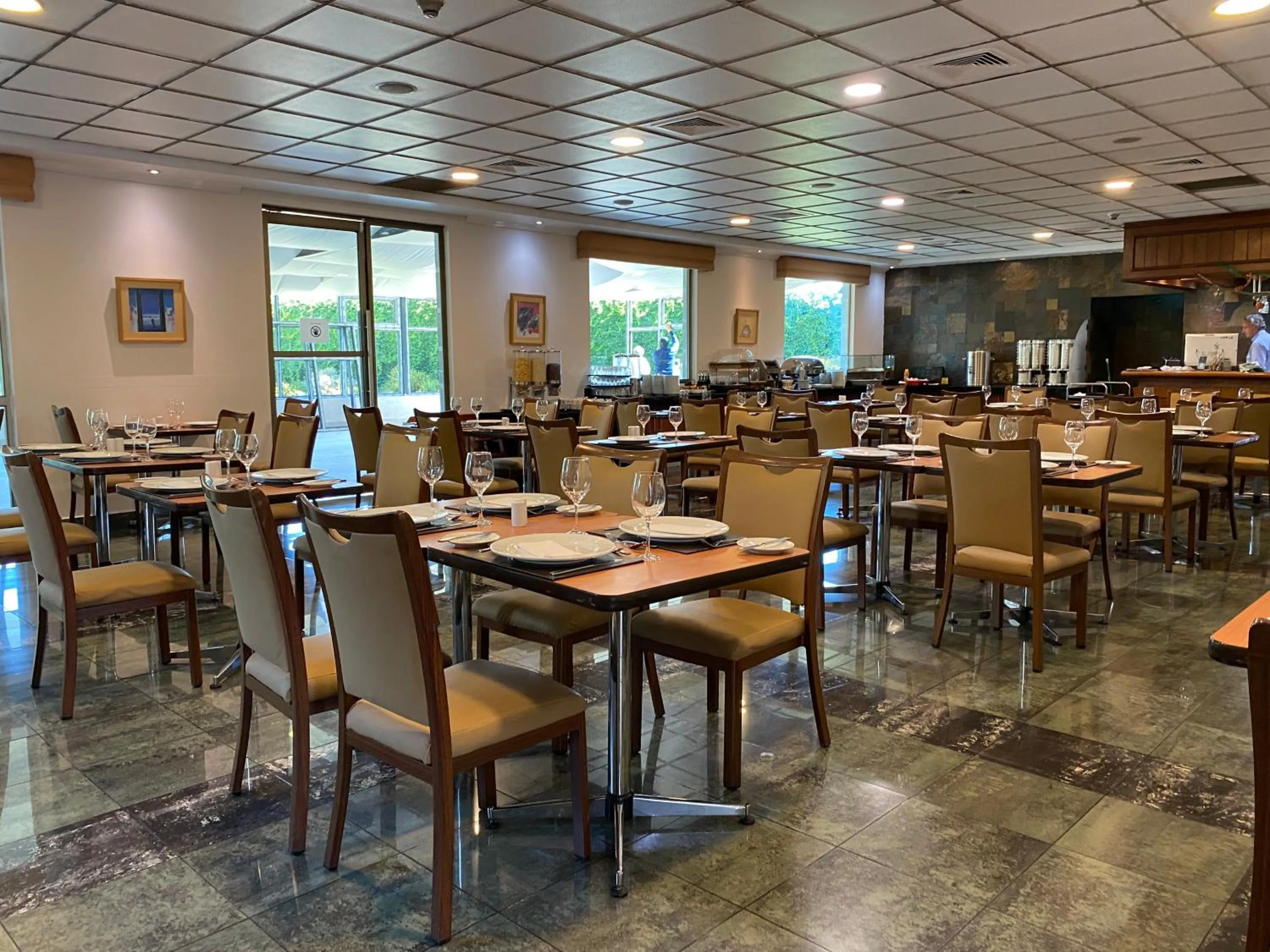 Restaurant/places to eat in Hotel Diego de Almagro Aeropuerto