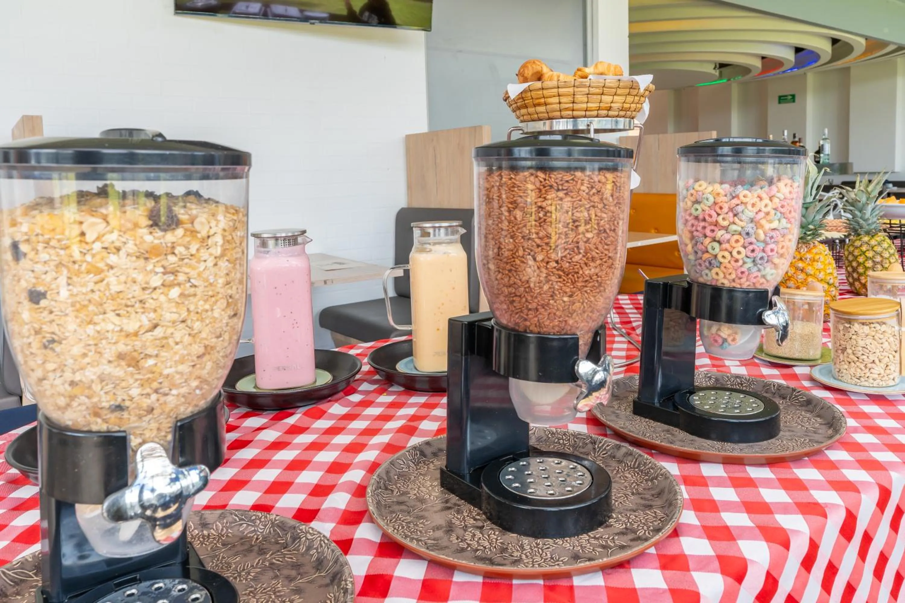 Breakfast in Pop Art Hotel Tocancipá y Centro de Convenciones