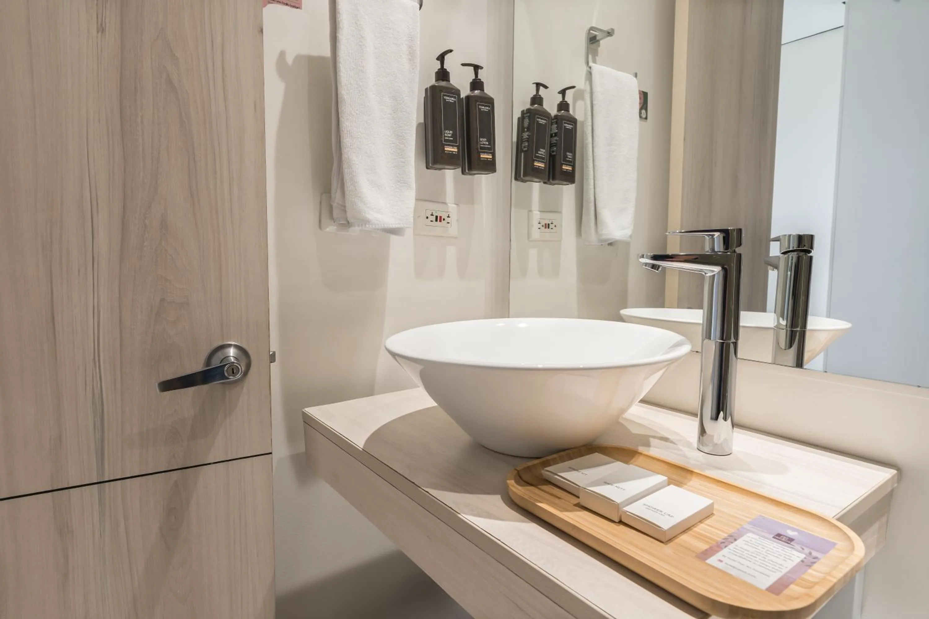 Shower in Pop Art Hotel Tocancipá y Centro de Convenciones