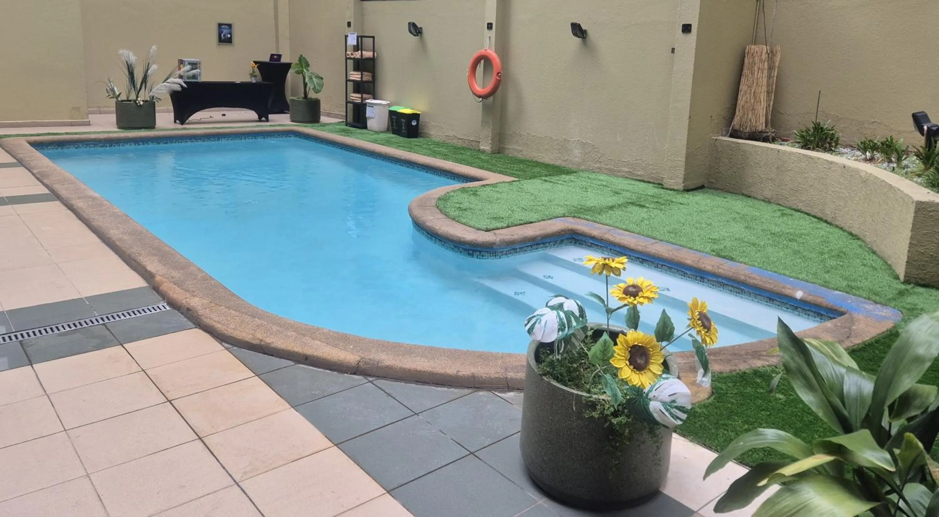 Swimming pool in Hotel Diego de Almagro Santiago Centro