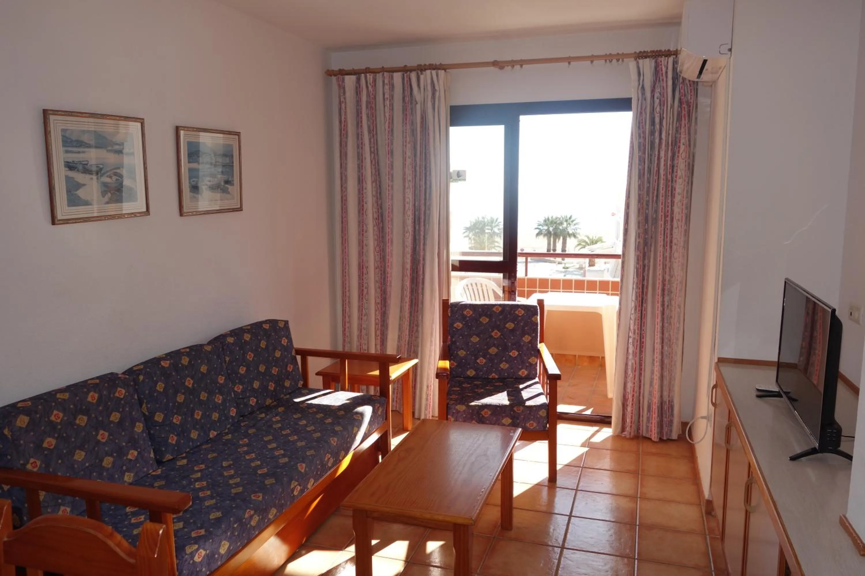 Photo of the whole room in Apartamentos Estrella De Mar