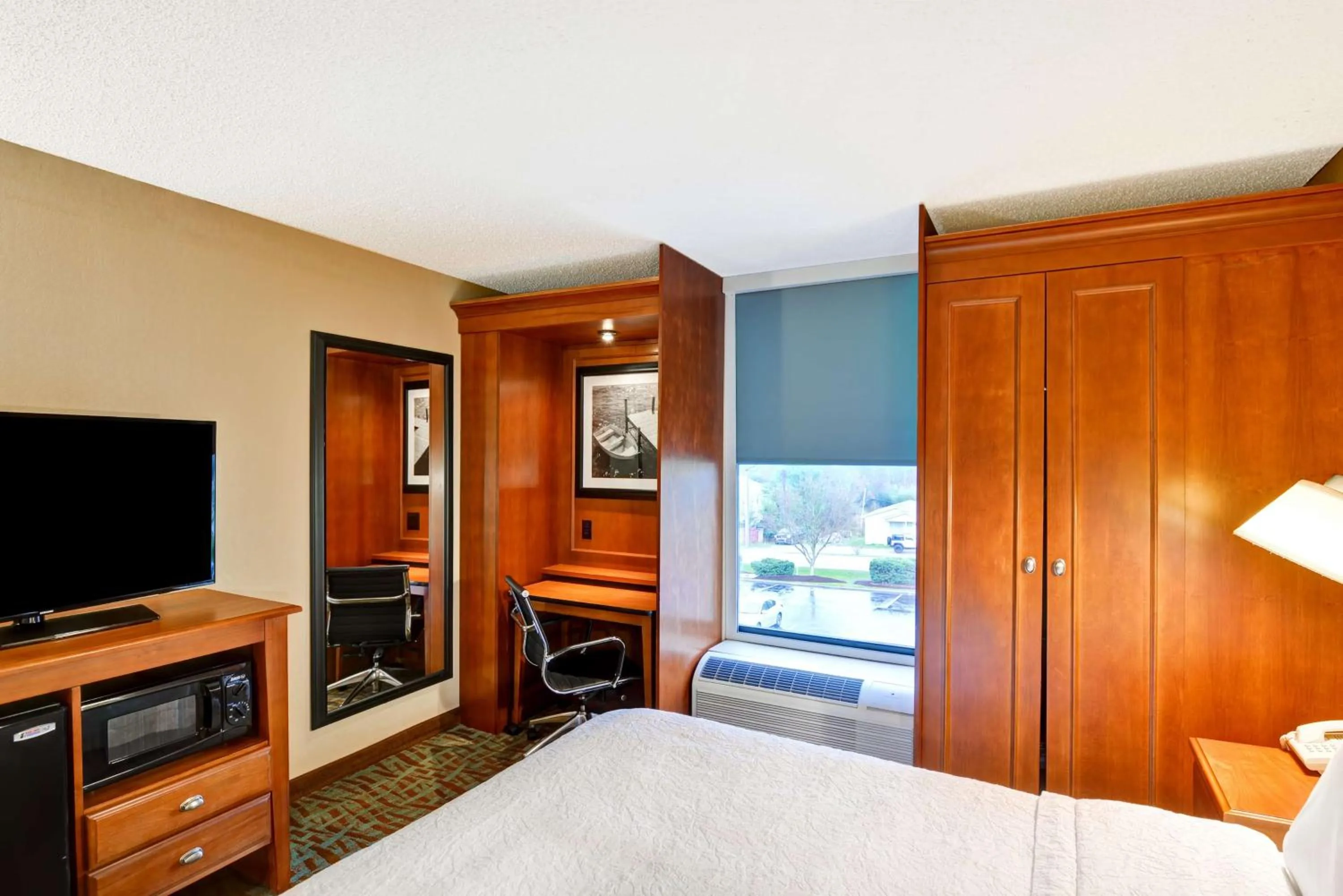 Bedroom, Bed in Hampton Inn Hendersonville
