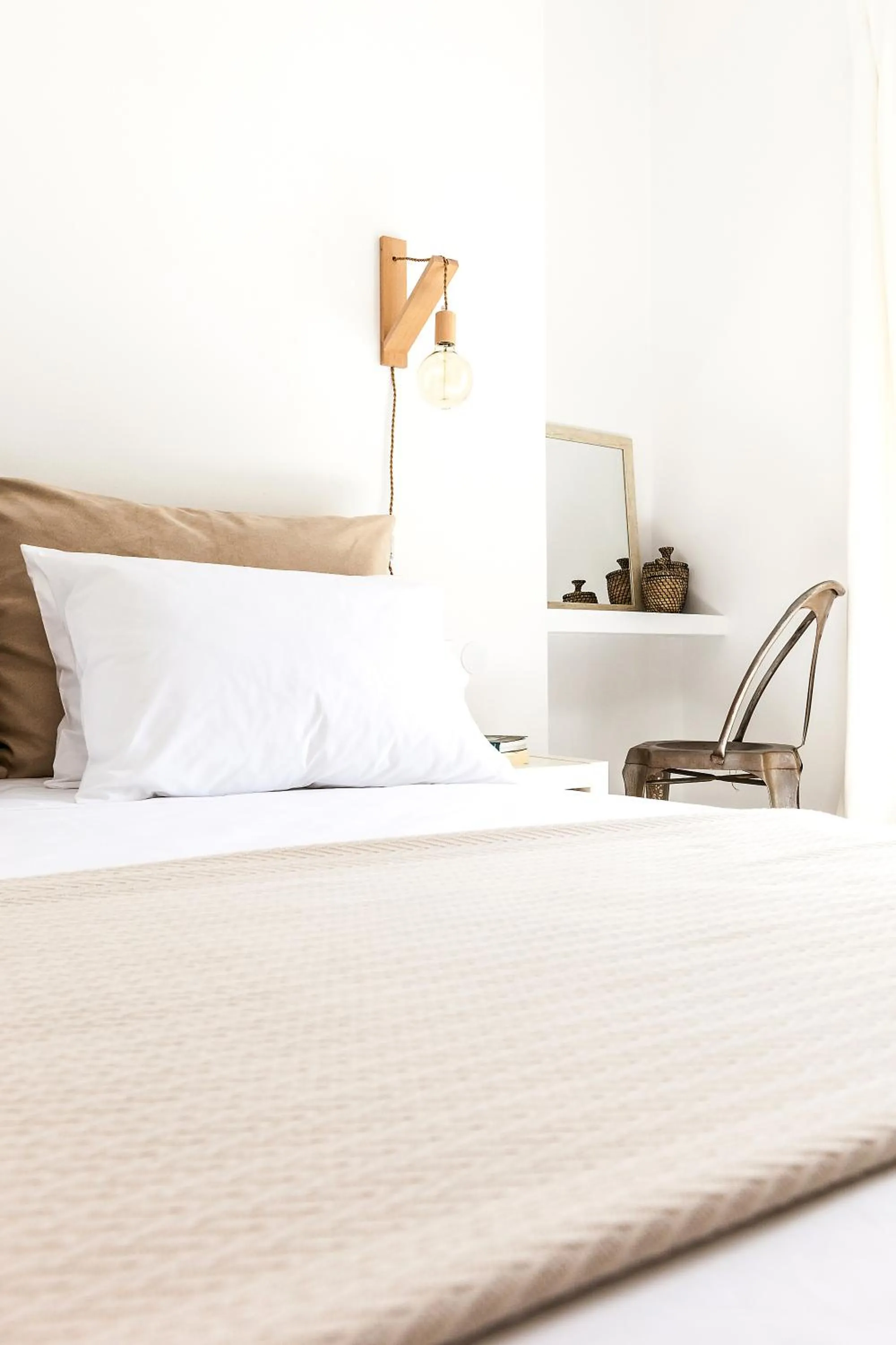 Bedroom, Bed in Villa Vinea Santorini