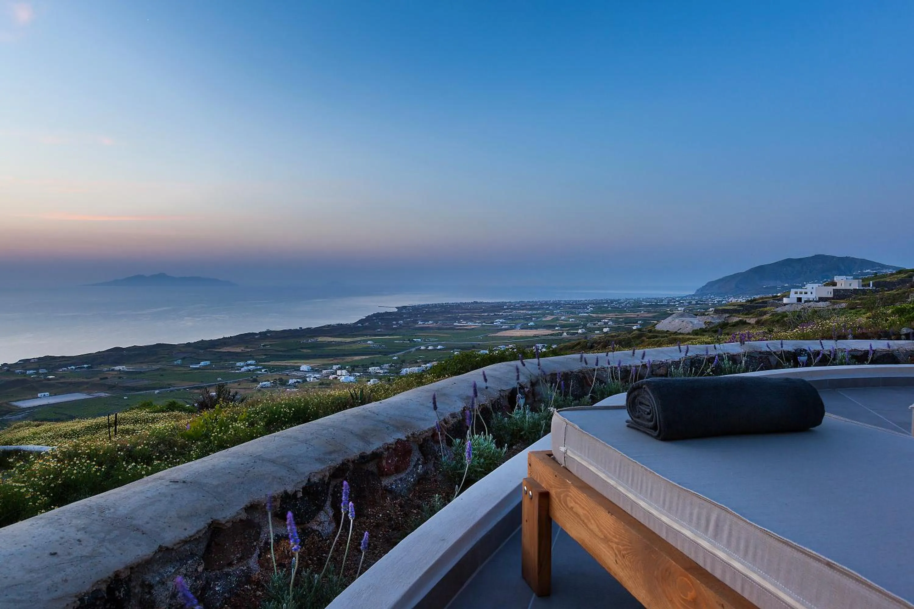 Area and facilities in Villa Vinea Santorini