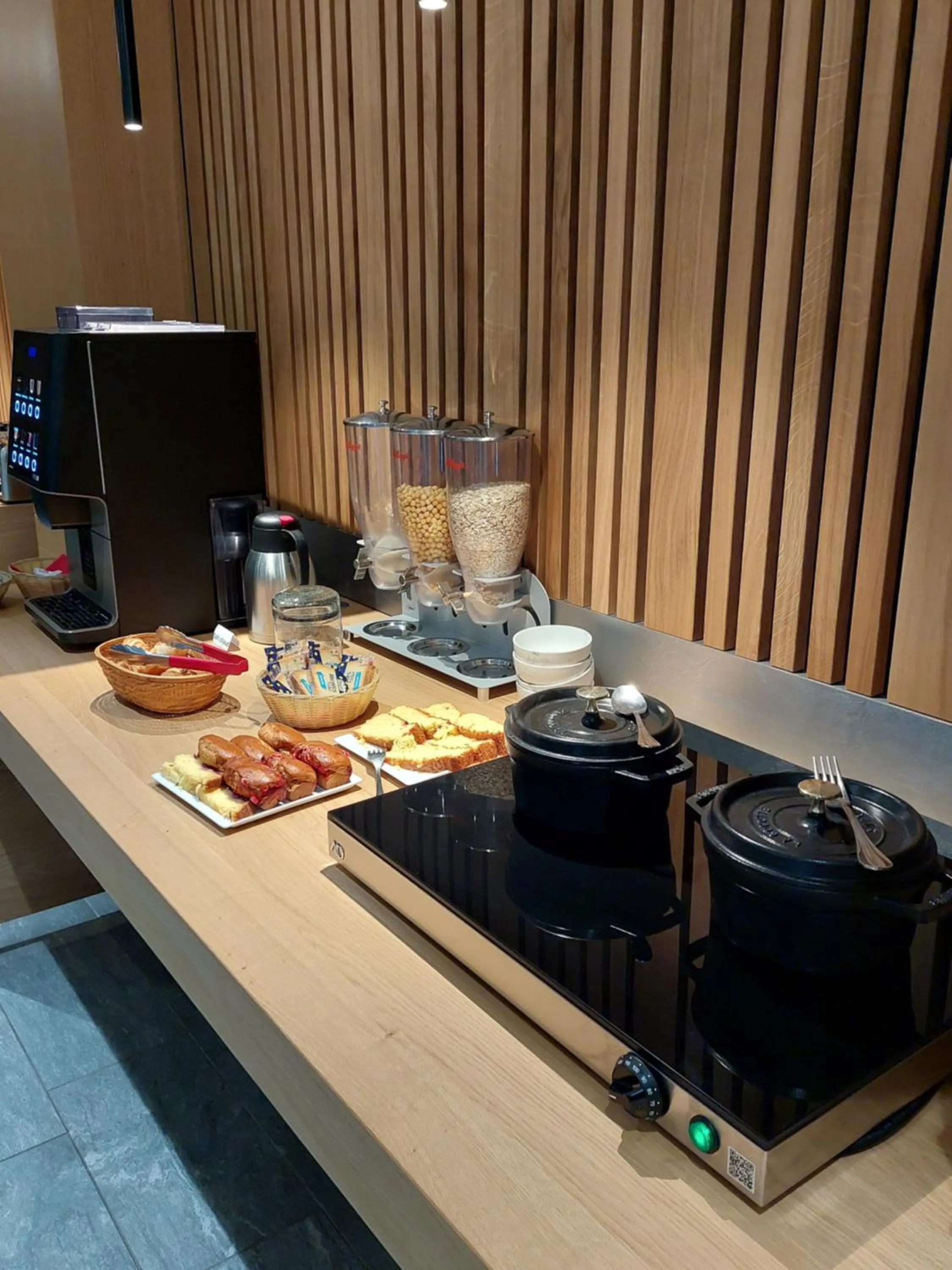Breakfast in Logis Hotel du Parc-Restaurant - Le Rouget de Lisle