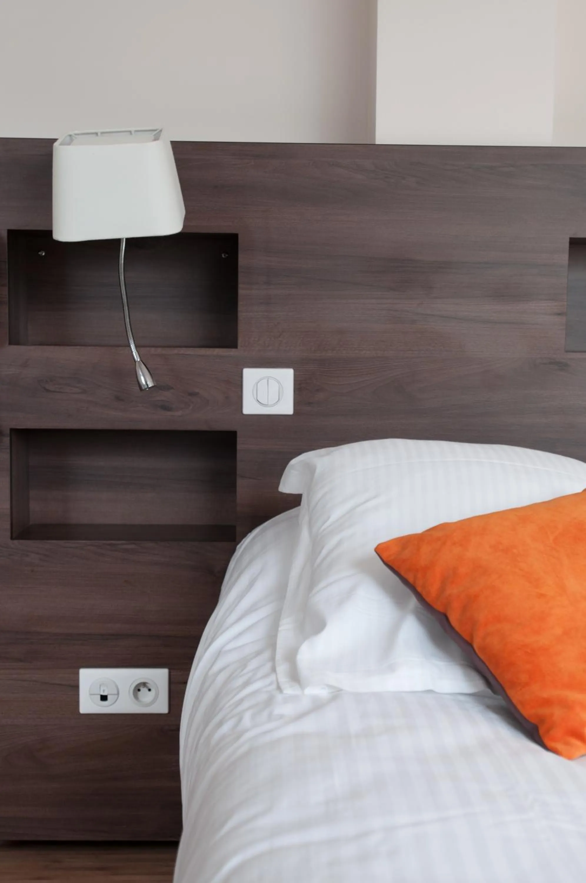 Property building, Bed in Logis Hotel du Parc-Restaurant - Le Rouget de Lisle