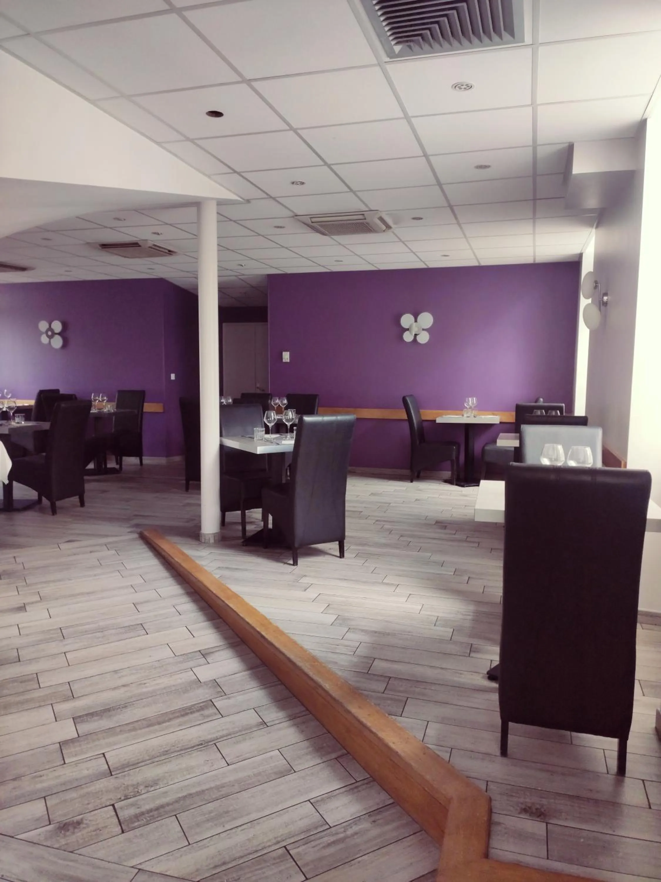 Property building in Logis Hotel du Parc-Restaurant - Le Rouget de Lisle