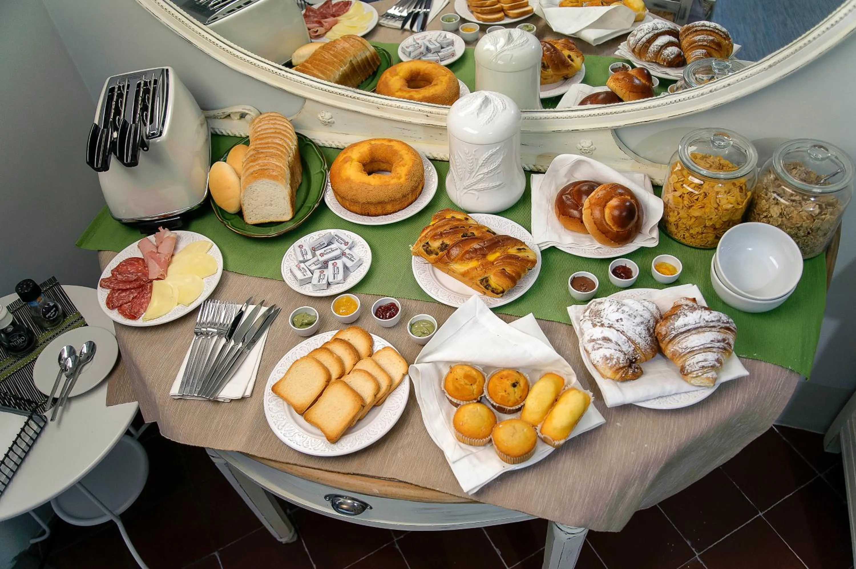 Buffet breakfast in Xenía B&B