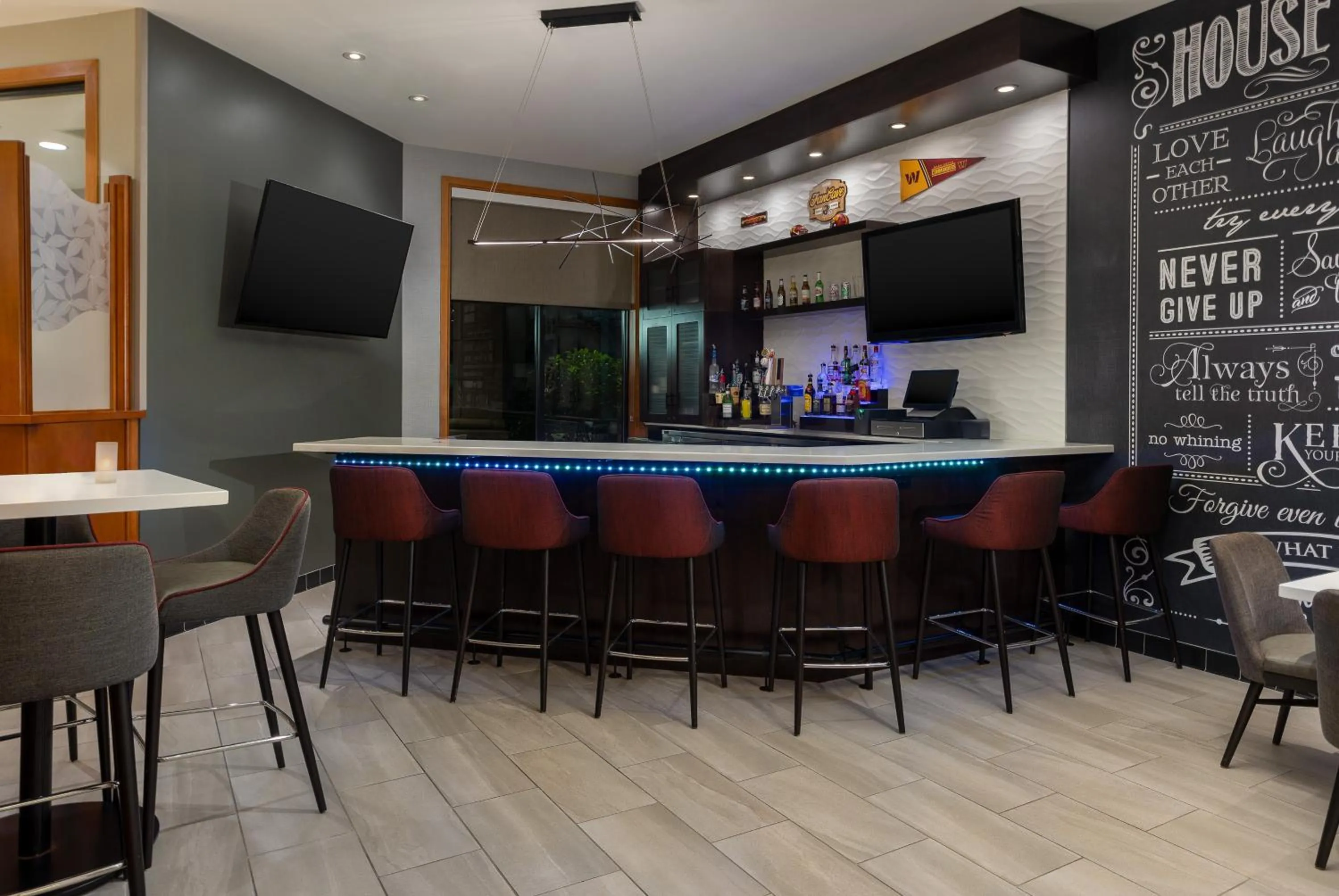 Lounge or bar in Residence Inn by Marriott Springfield Old Keene Mill
