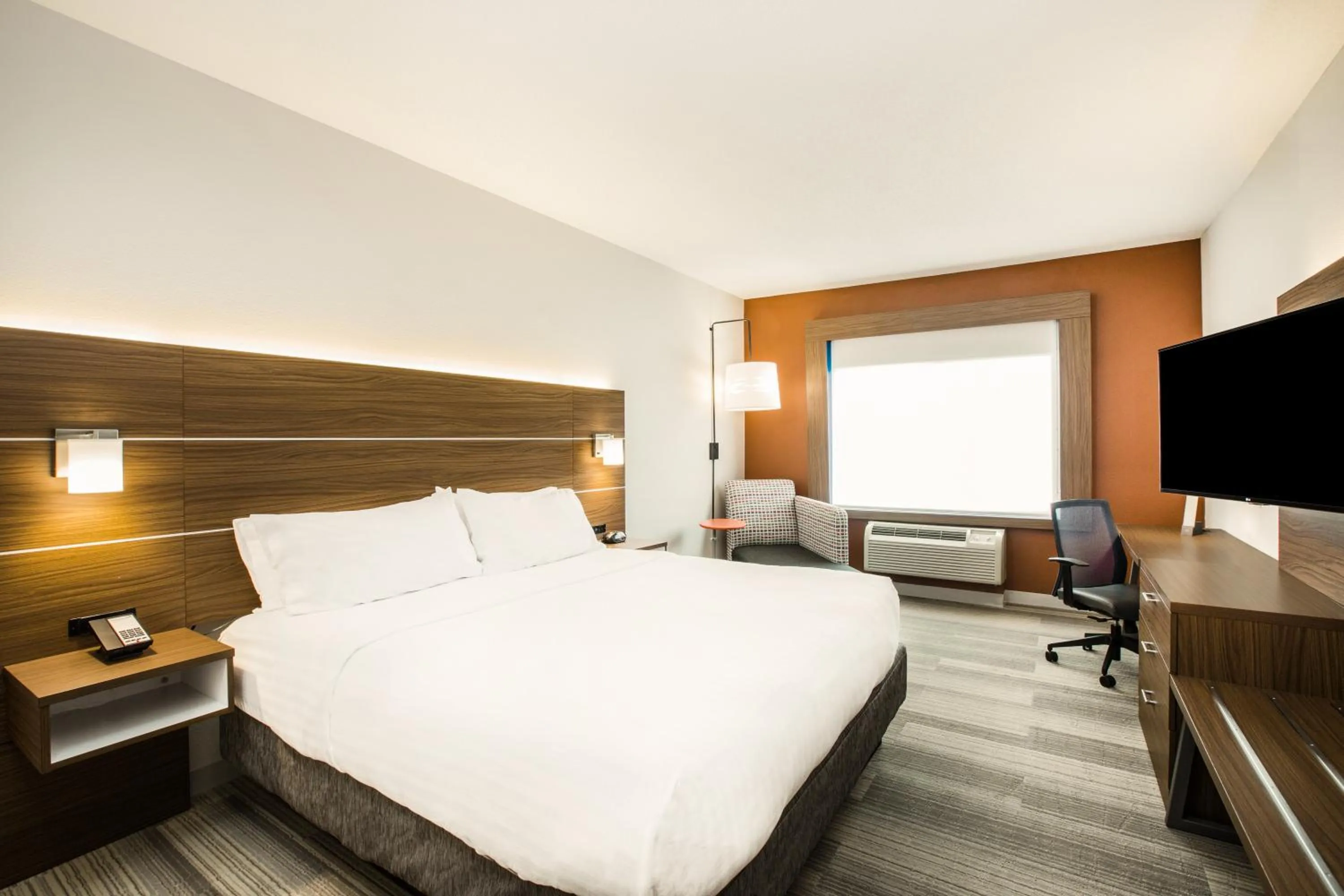 Photo of the whole room, Bed in Holiday Inn Express & Suites Bellevue -Omaha Area- by IHG