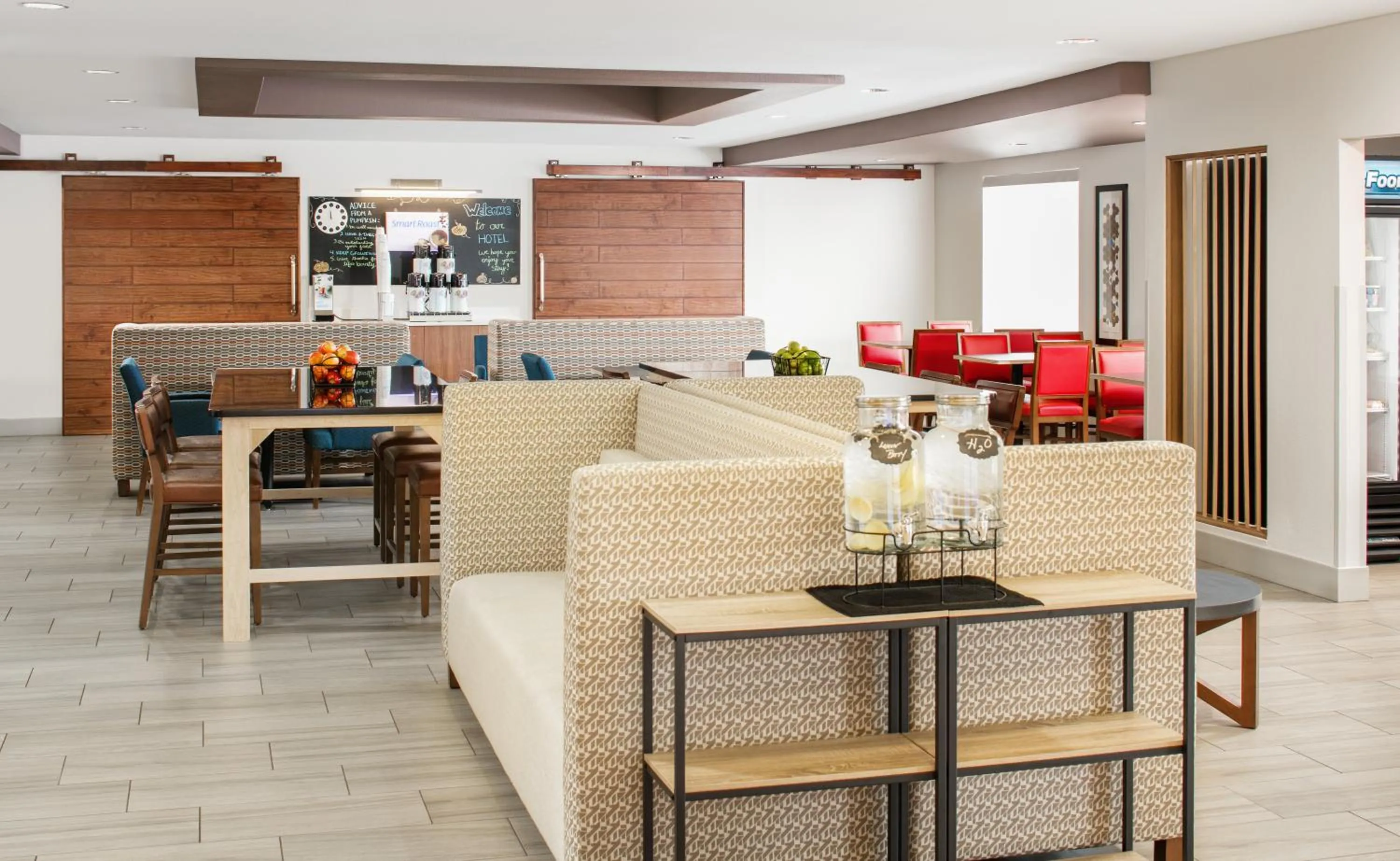 Property building in Holiday Inn Express & Suites Bellevue -Omaha Area- by IHG