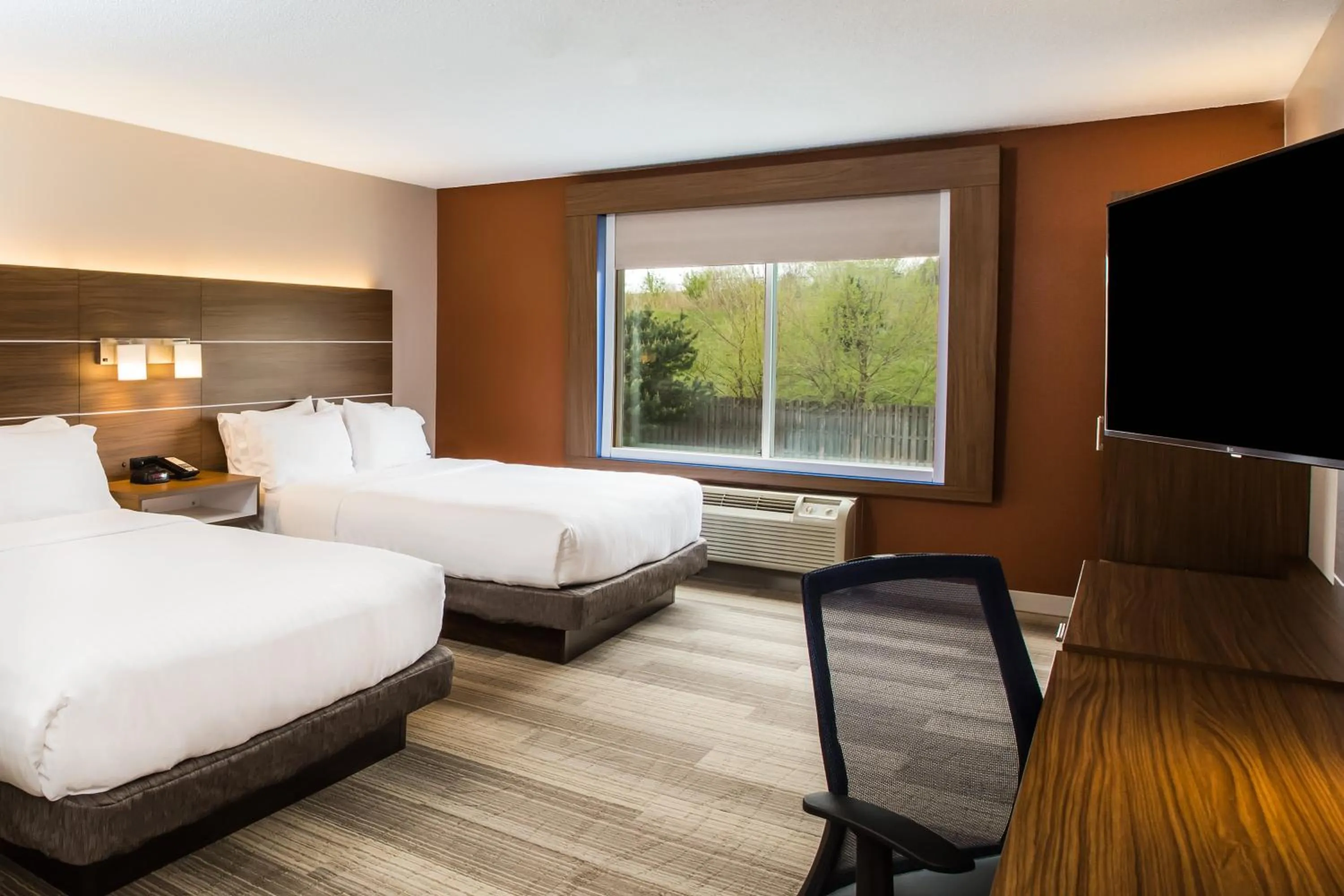 Photo of the whole room, Bed in Holiday Inn Express & Suites Bellevue -Omaha Area- by IHG