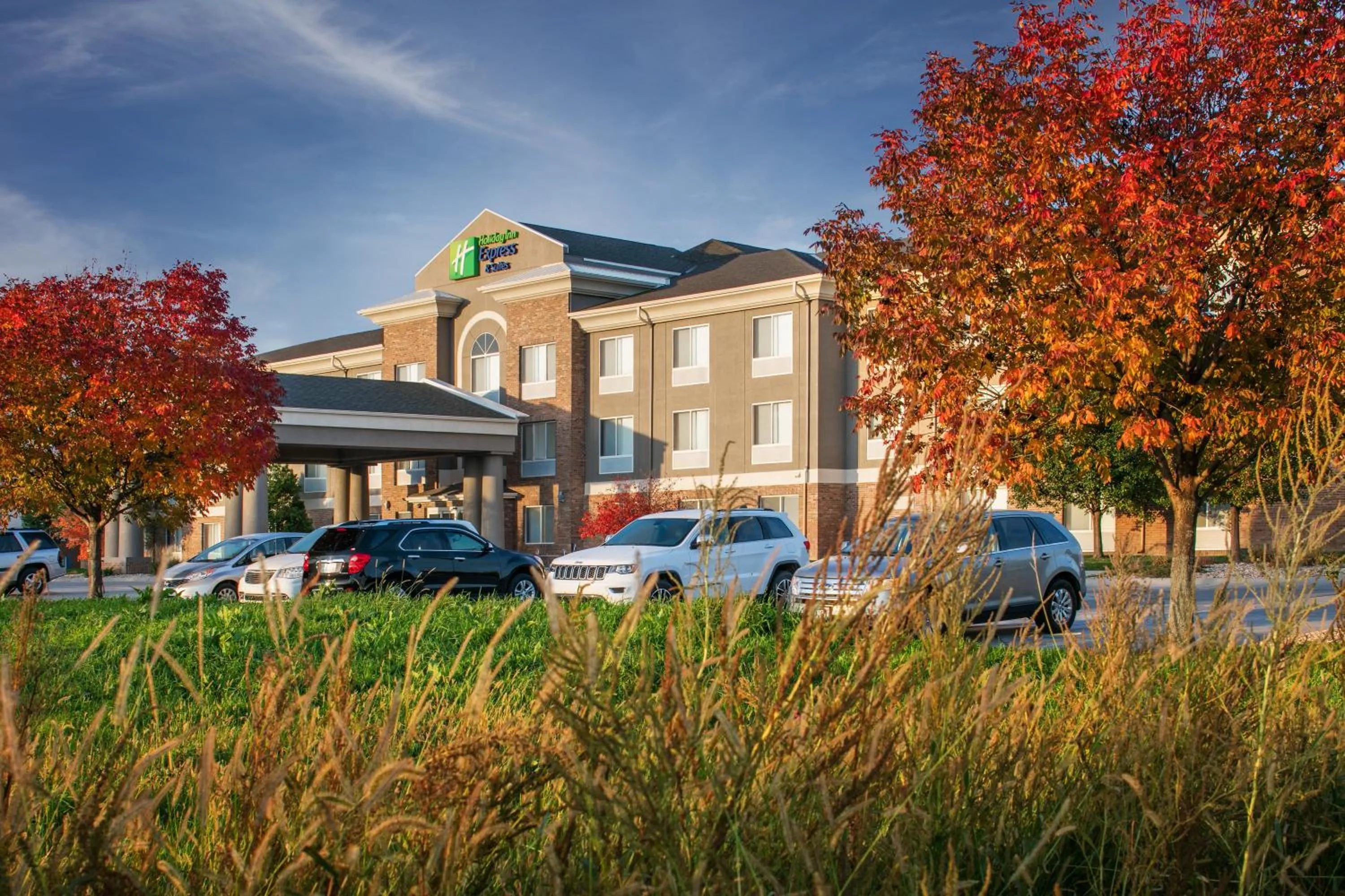 Property building in Holiday Inn Express & Suites Bellevue -Omaha Area- by IHG