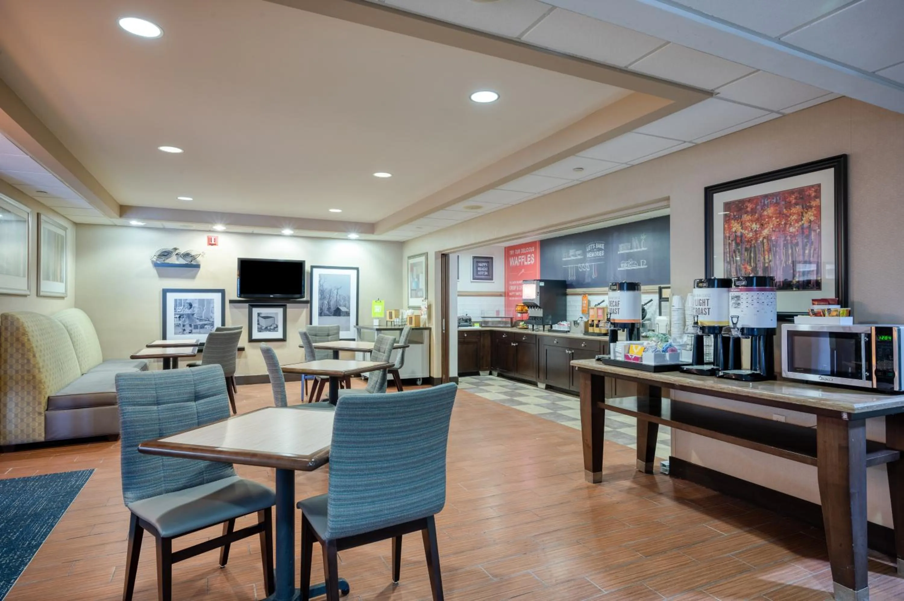 Buffet breakfast in Hampton Inn Janesville