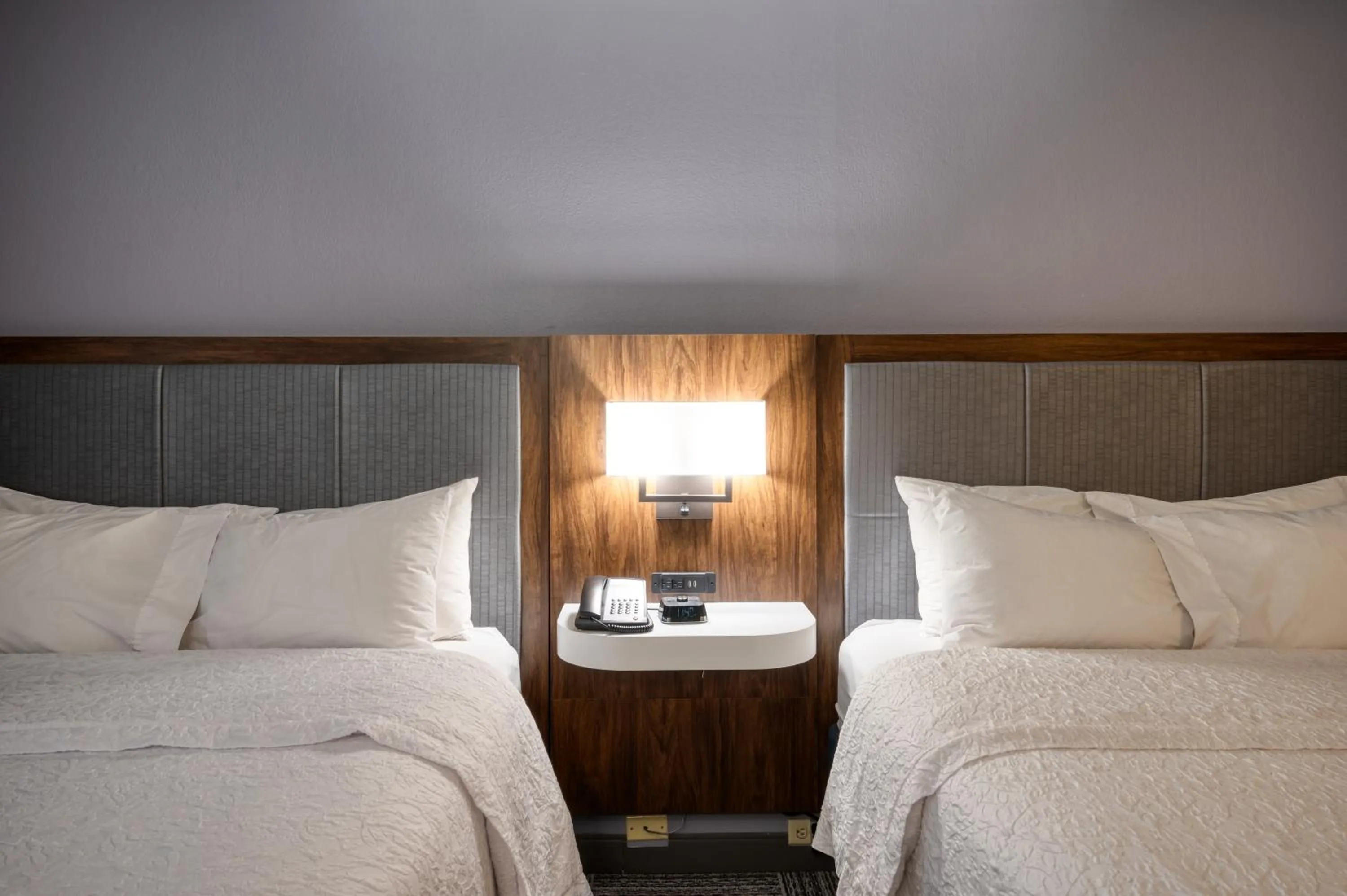 Bed in Hampton Inn Janesville