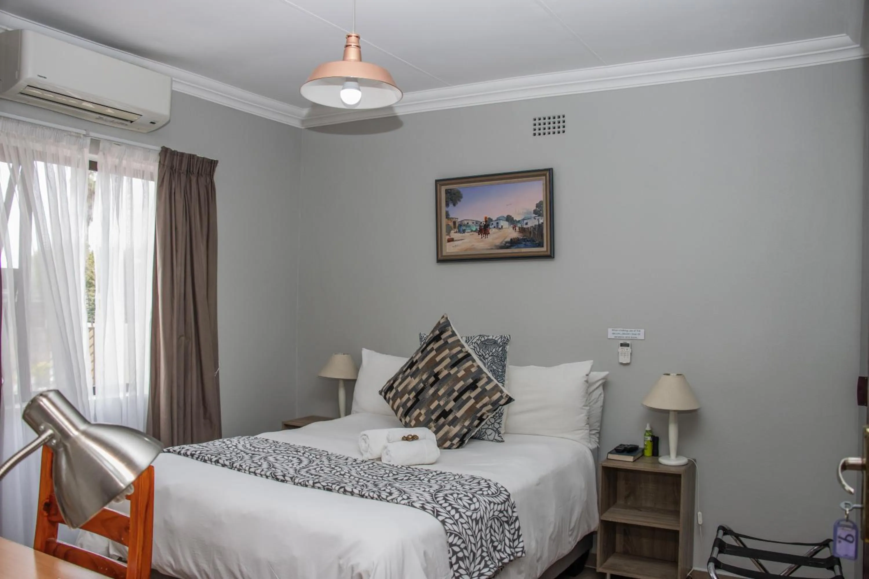 Bedroom in Woodpecker's Inn Guest House