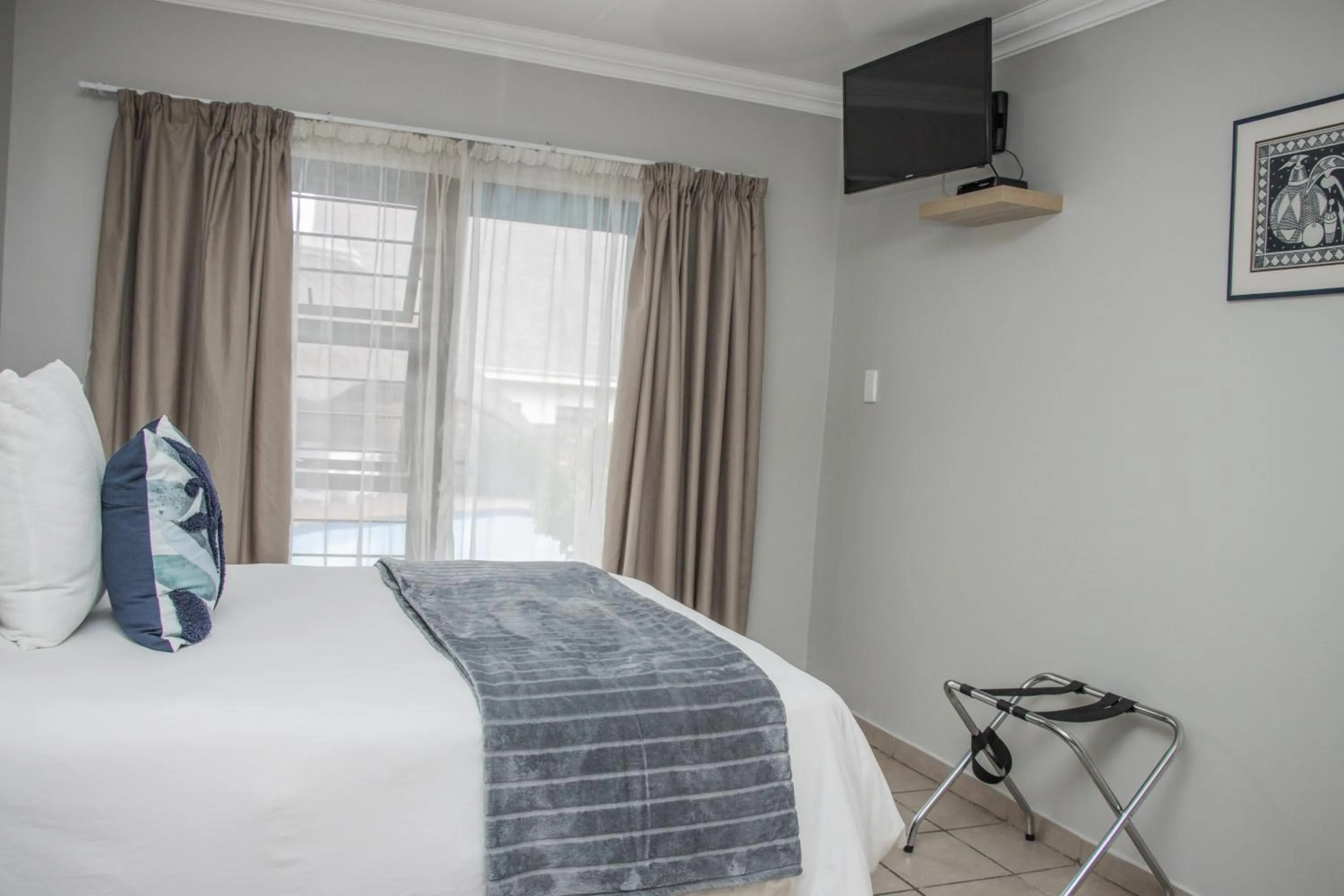 Bed in Woodpecker's Inn Guest House