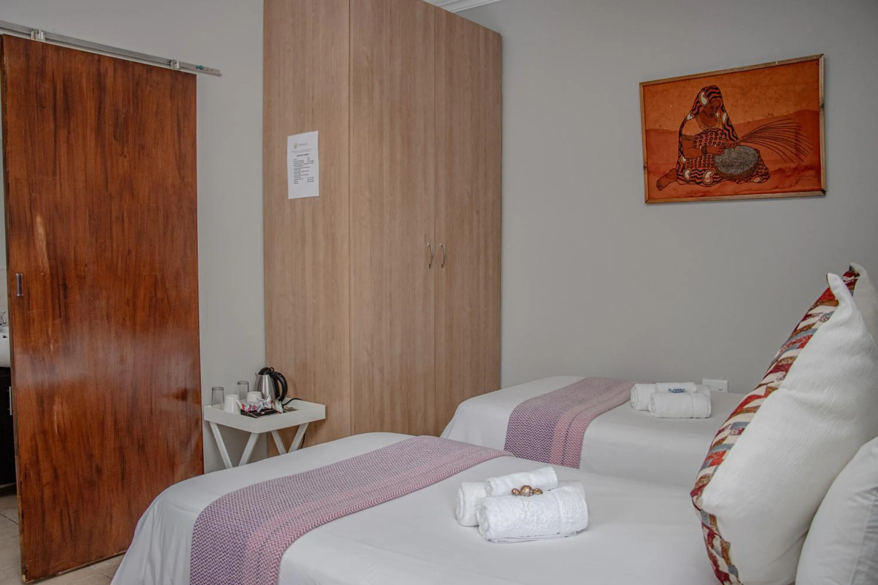 Bedroom in Woodpecker's Inn Guest House