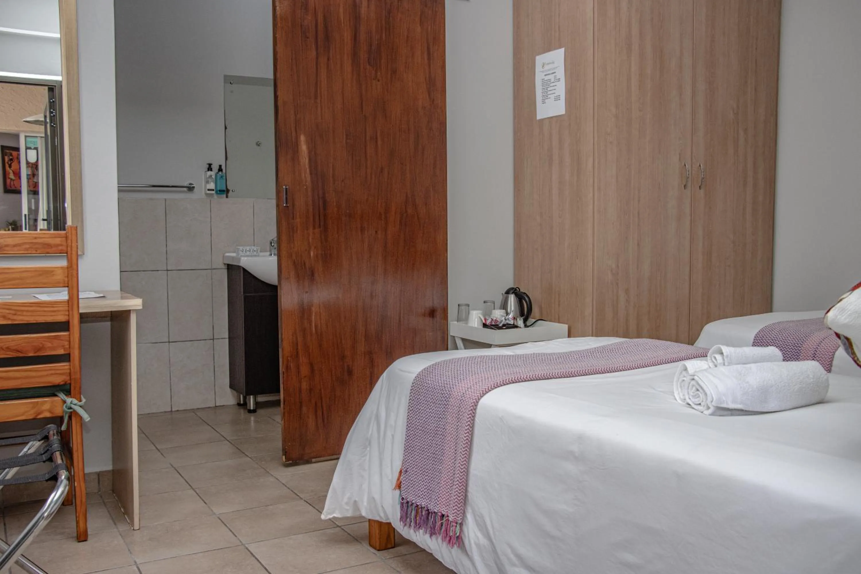 Bathroom in Woodpecker's Inn Guest House