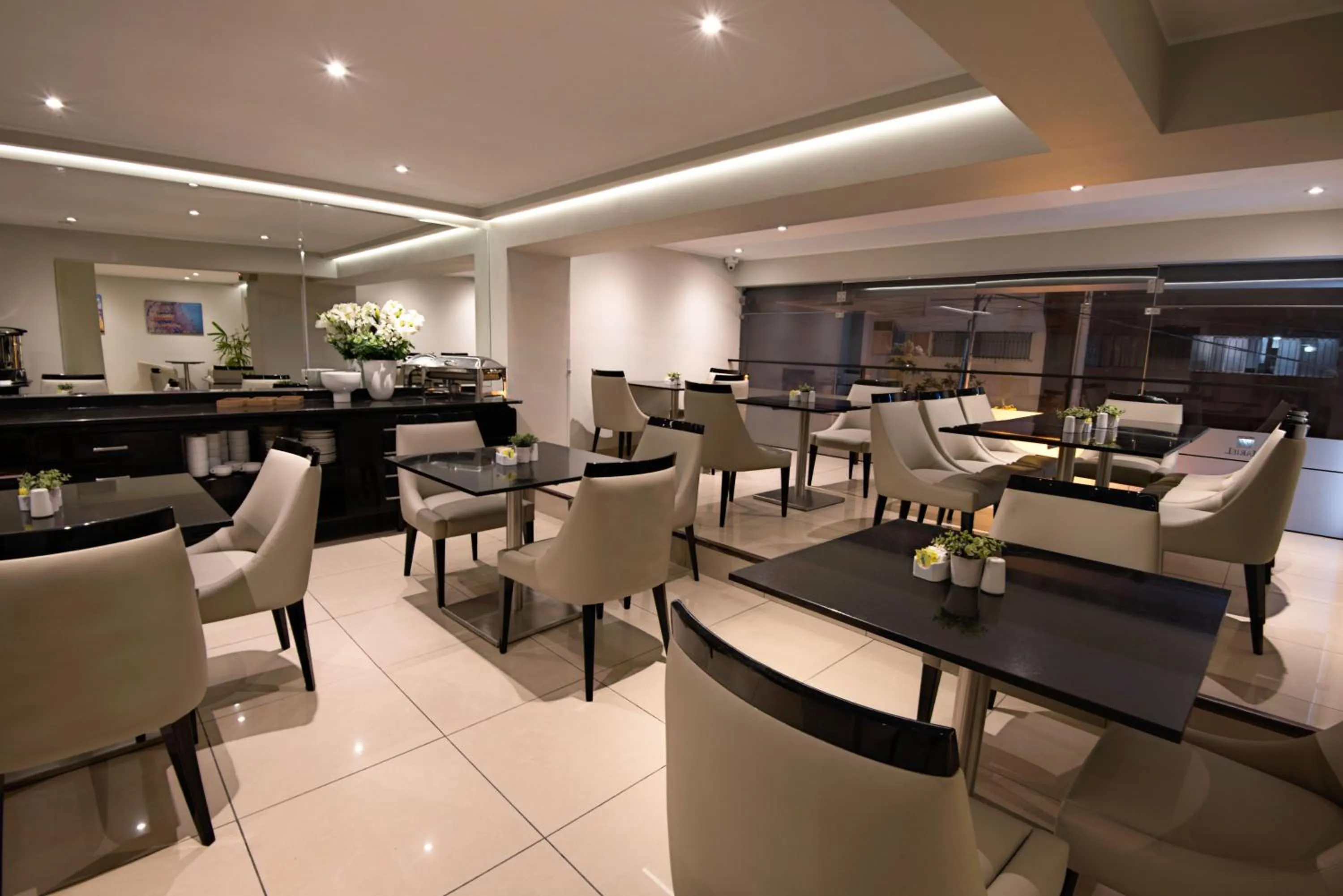 Restaurant/places to eat in Mariel Hotel Boutique