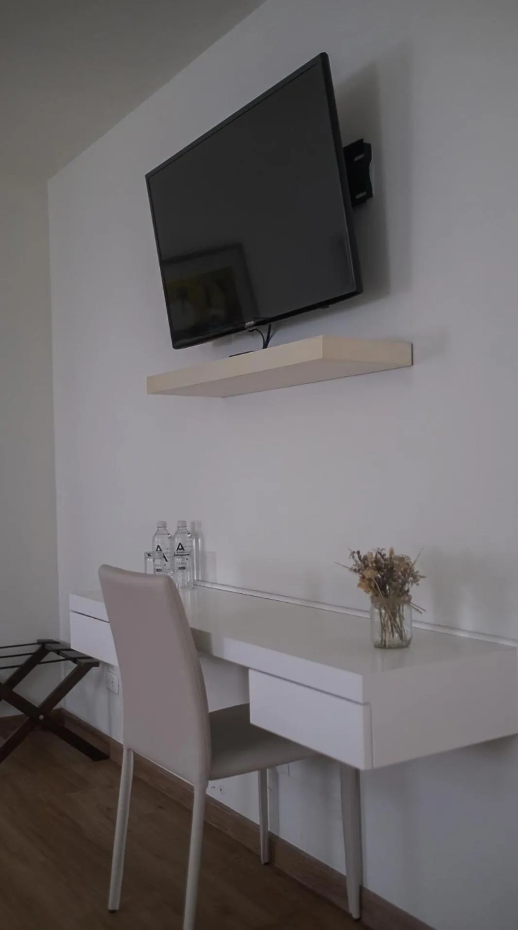 Communal lounge/ TV room in El Golf Hotel Boutique