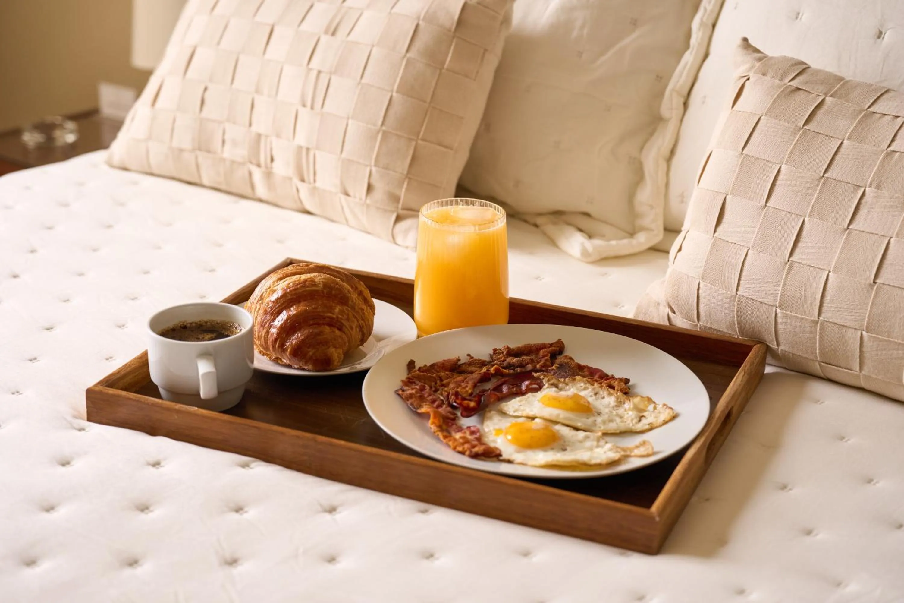 Breakfast, Bed in Hotel Park Suites