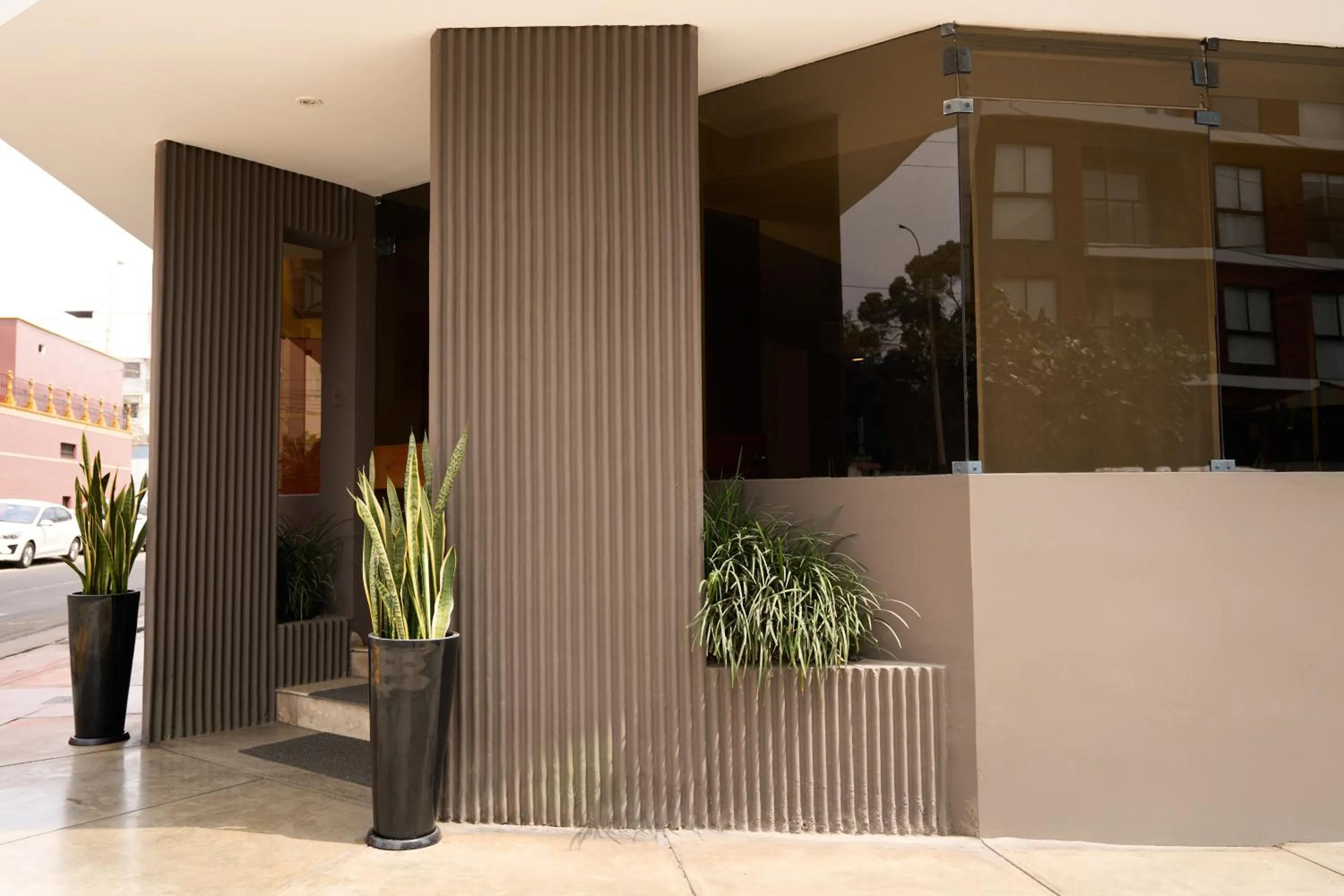 Property building in Hotel Park Suites