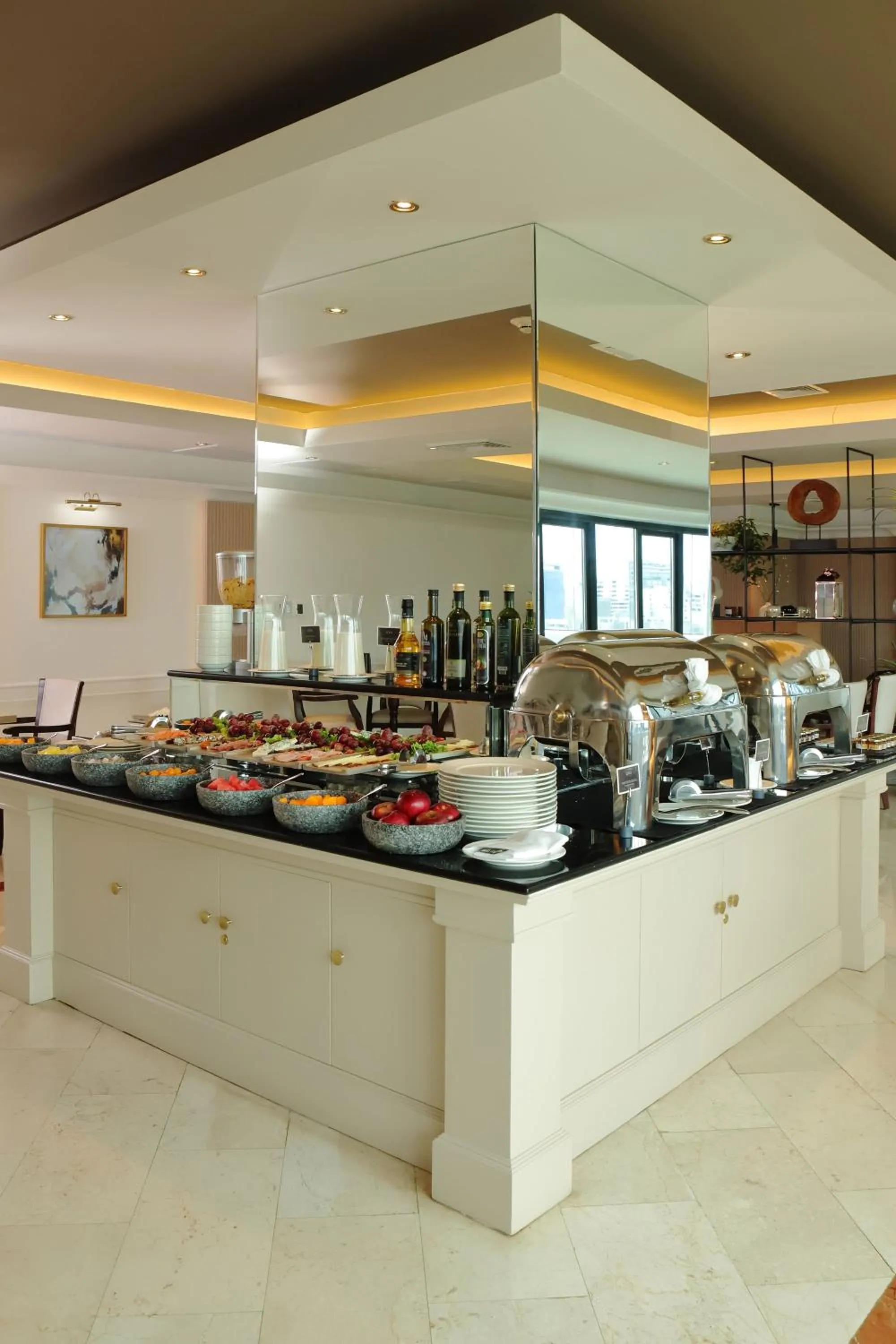 Restaurant/places to eat in Meliá Lima