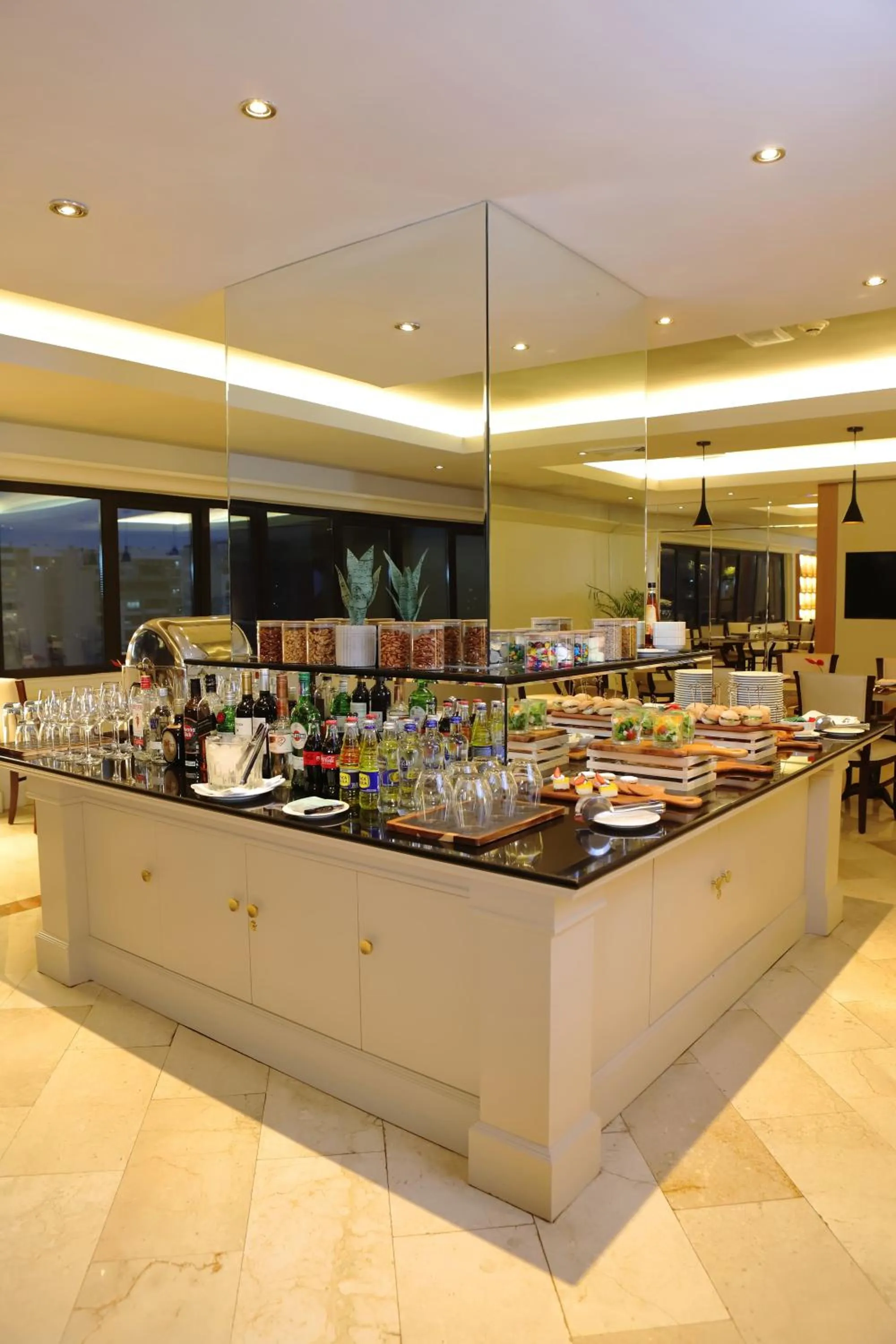 Restaurant/places to eat in Meliá Lima