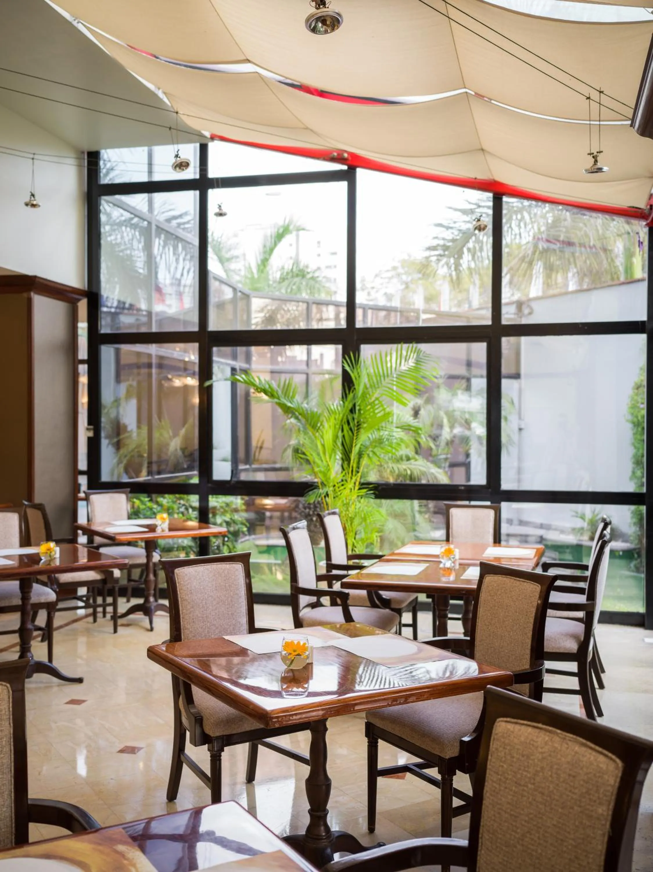 Restaurant/places to eat in Hotel Melia Lima