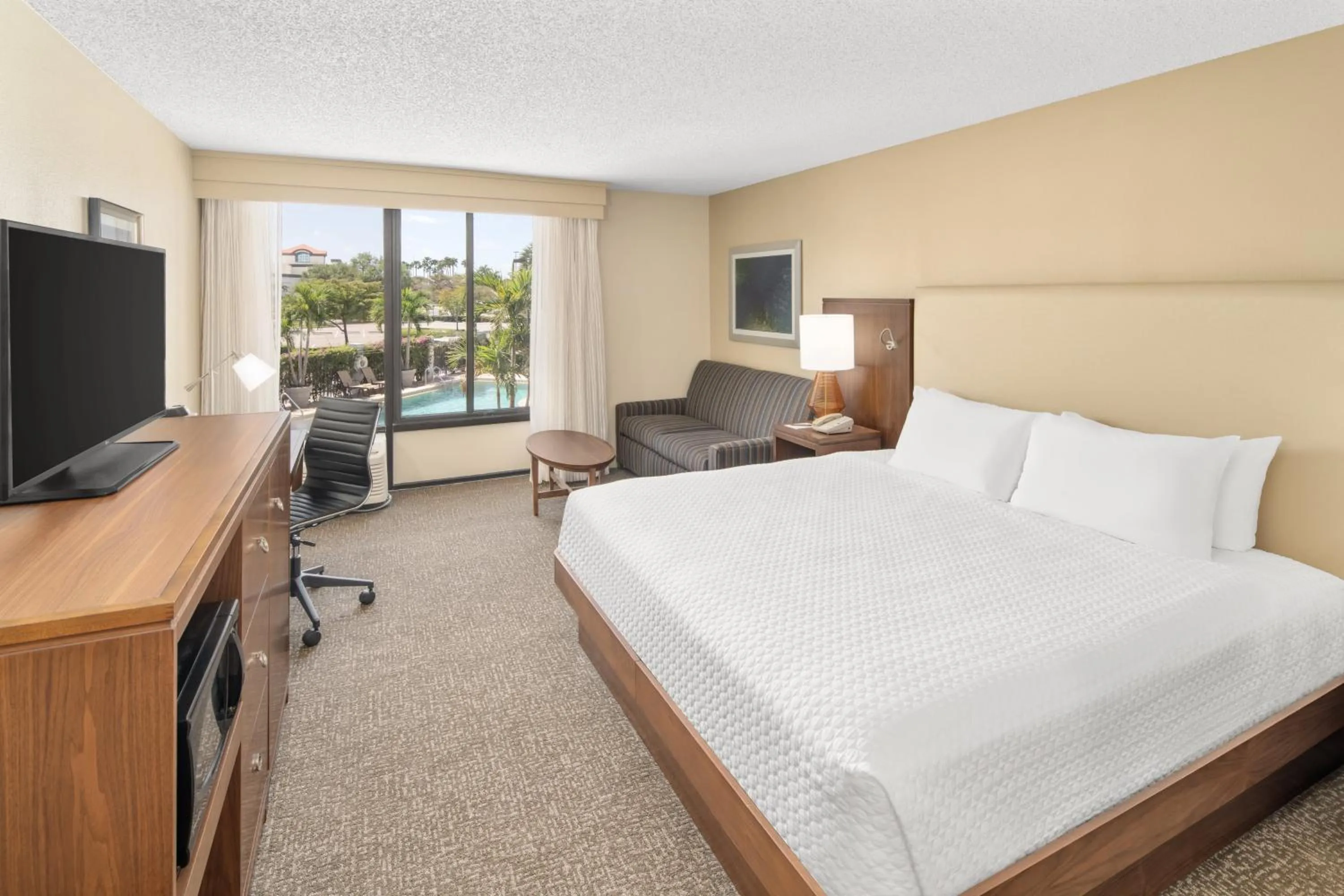 Photo of the whole room, Bed in Crowne Plaza Hotel Fort Myers at Bell Tower Shops, an IHG Hotel